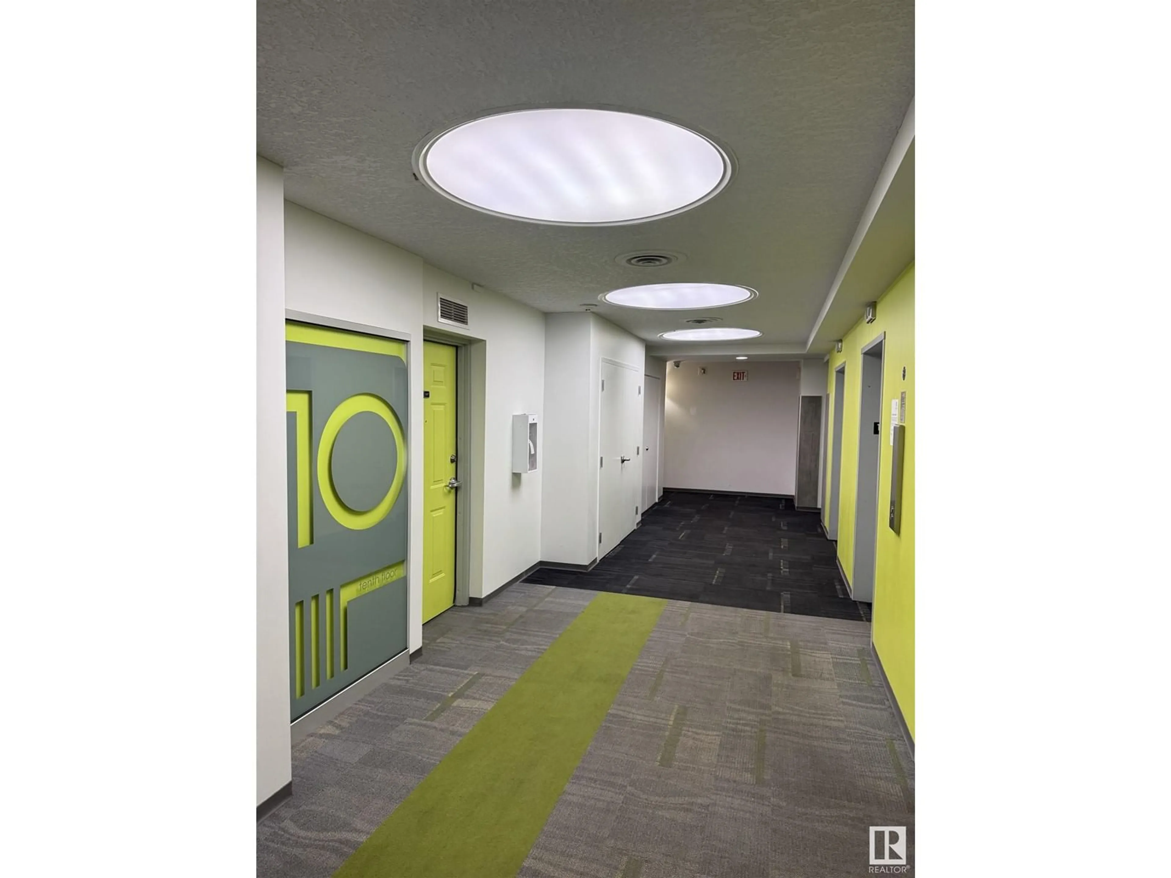 Indoor foyer for 10024 - 1012 JASPER AVE, Edmonton Alberta T5X4R7
