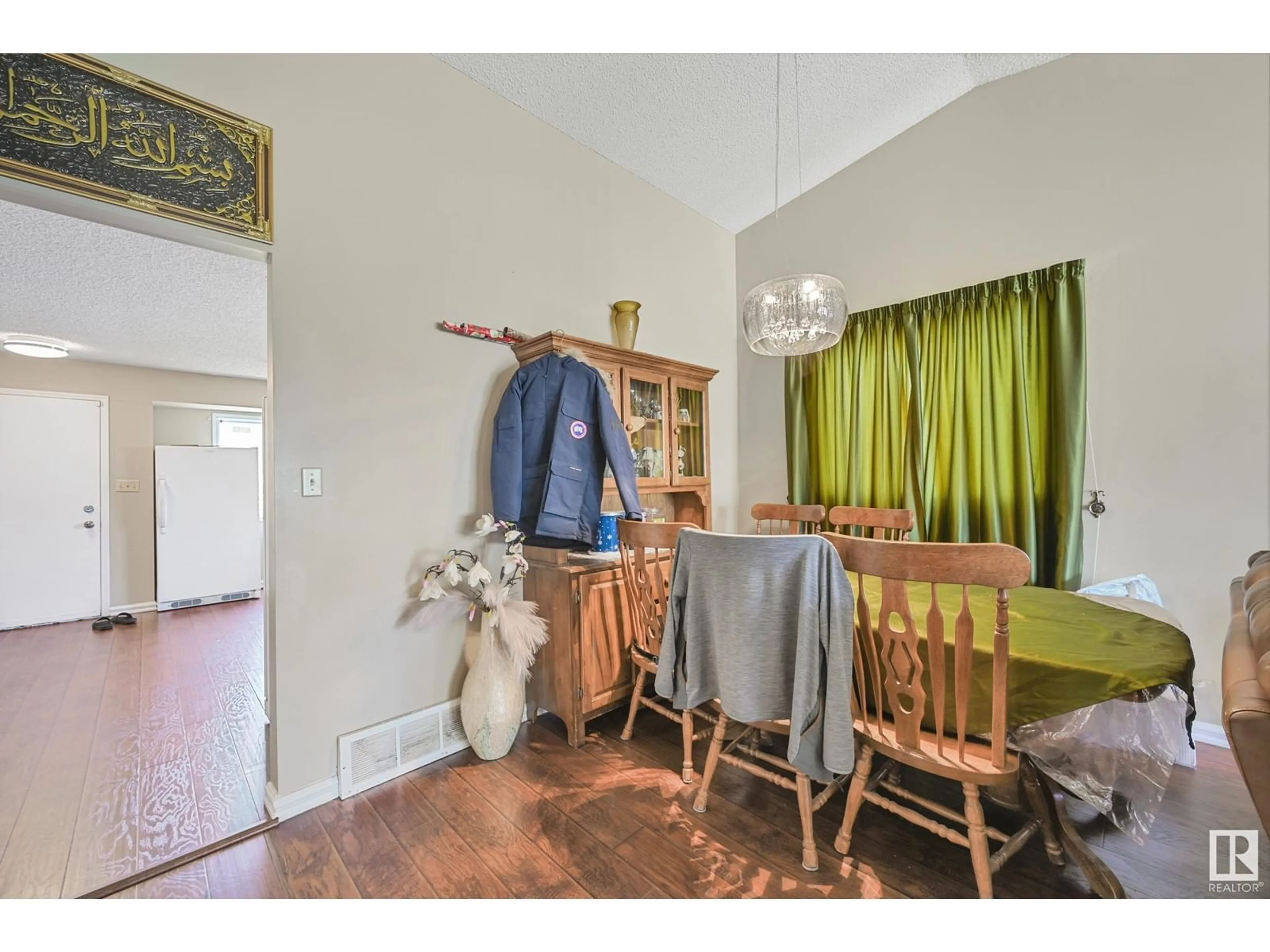 A pic of a room for 17728 94 ST, Edmonton Alberta T5Z2A4