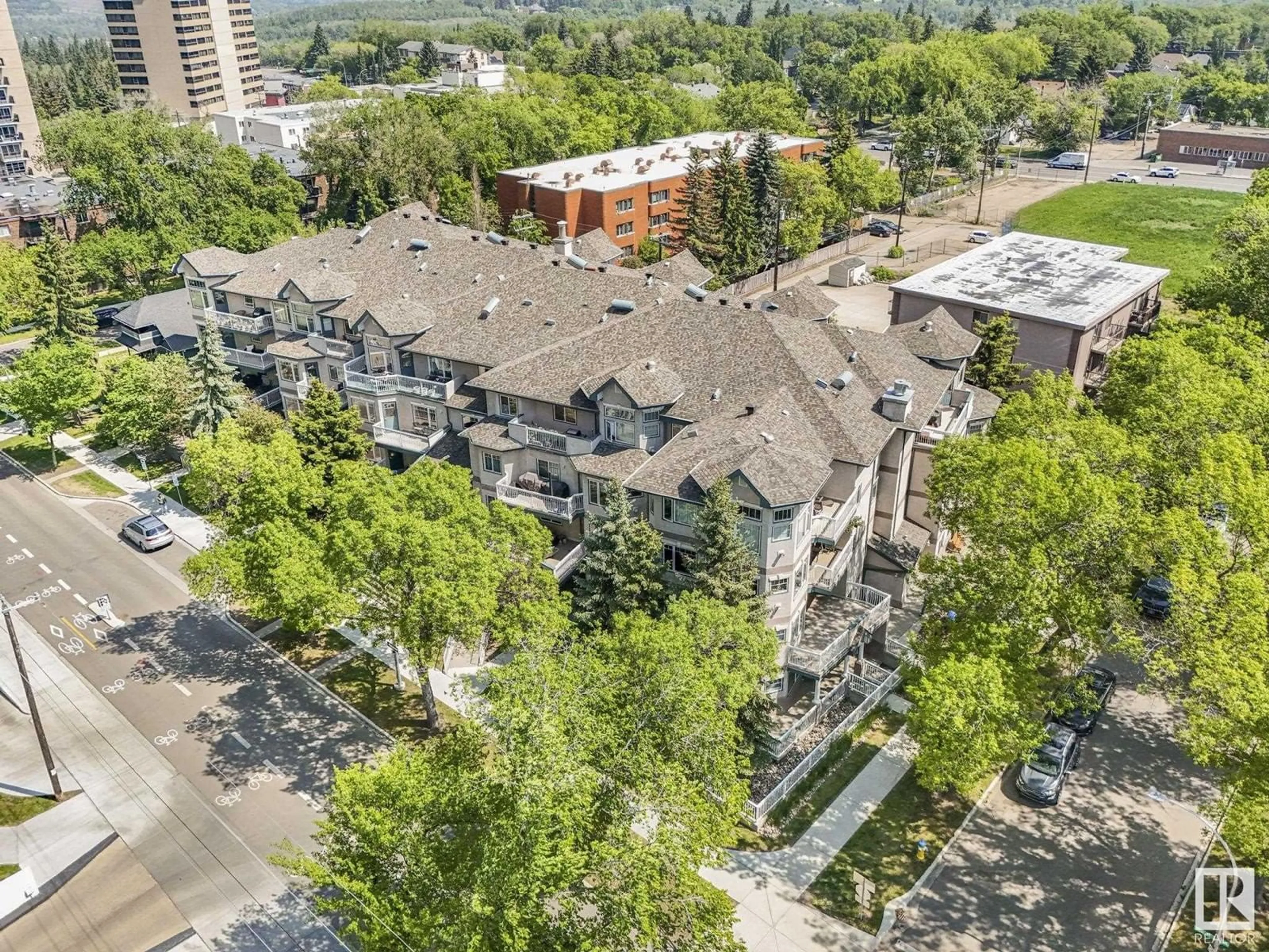 A pic from outside/outdoor area/front of a property/back of a property/a pic from drone, city buildings view from balcony for #404 - 8909 100 ST, Edmonton Alberta T6E6T4
