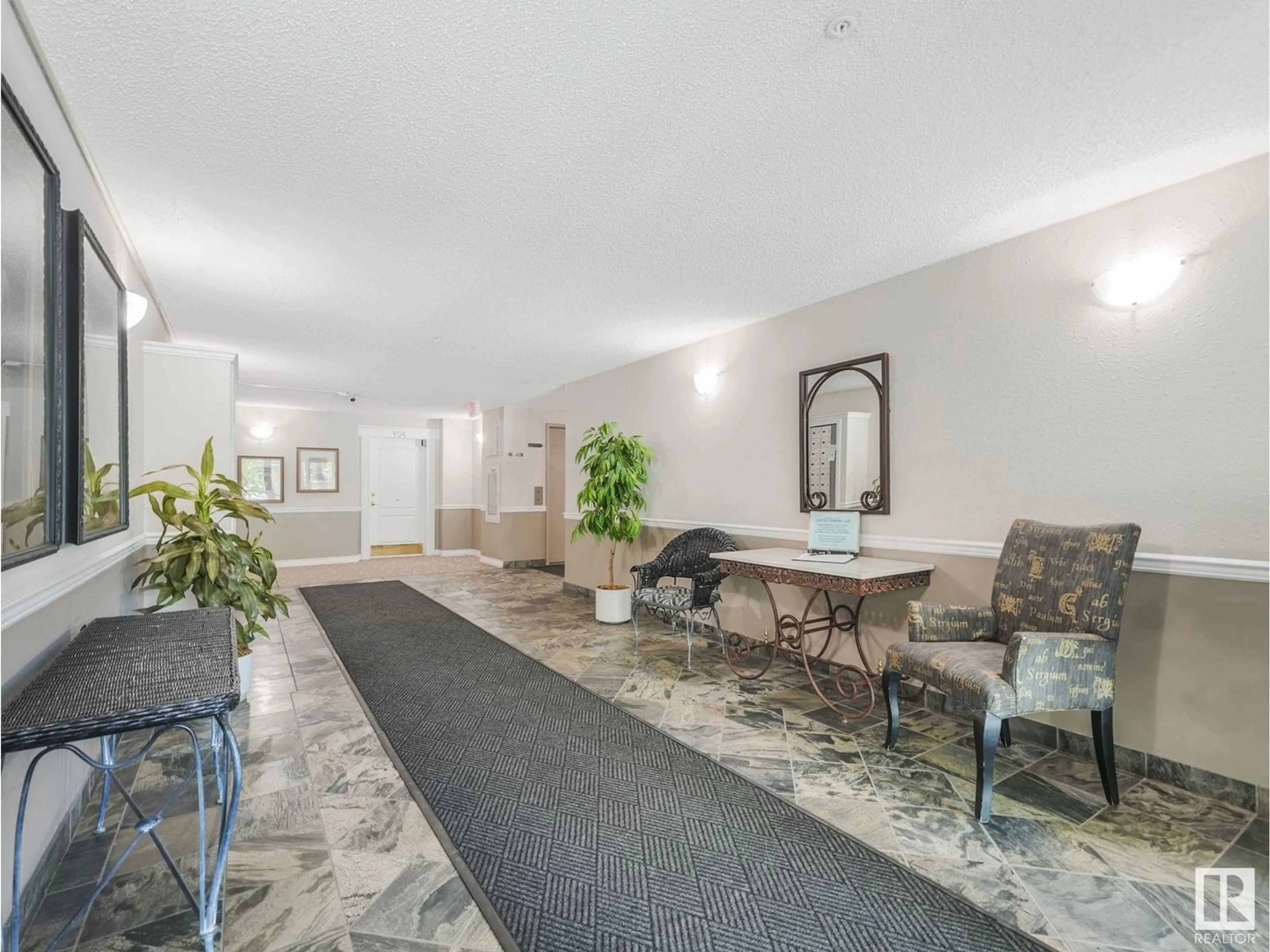Lobby for #404 - 8909 100 ST, Edmonton Alberta T6E6T4