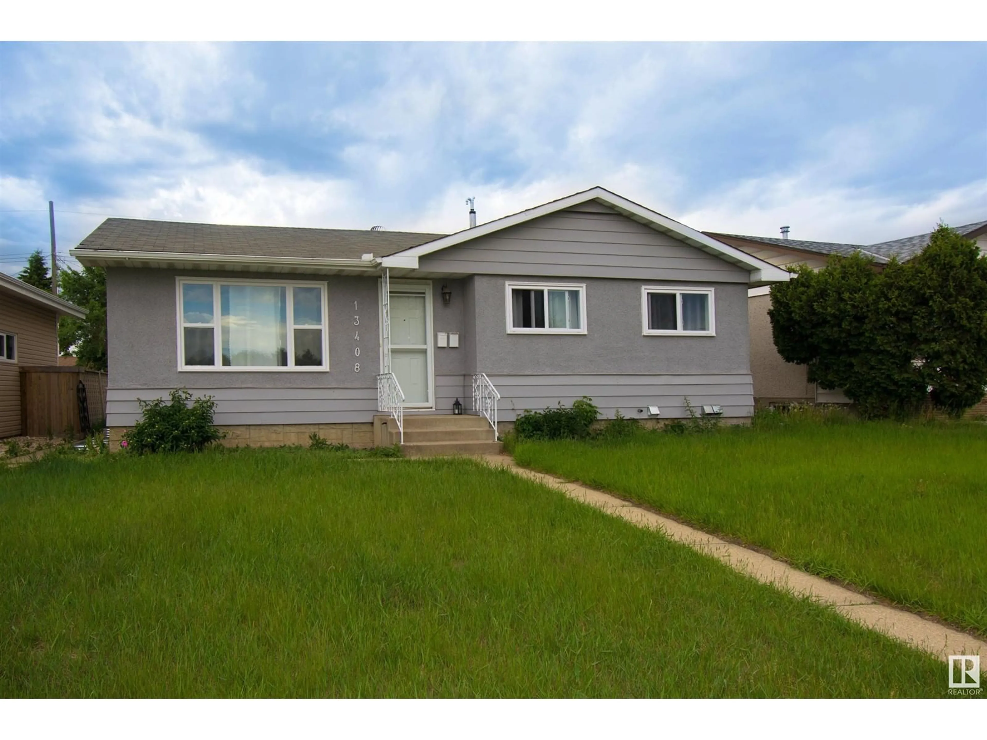 Home with vinyl exterior material, street for 13408 90 ST, Edmonton Alberta T5E3M8