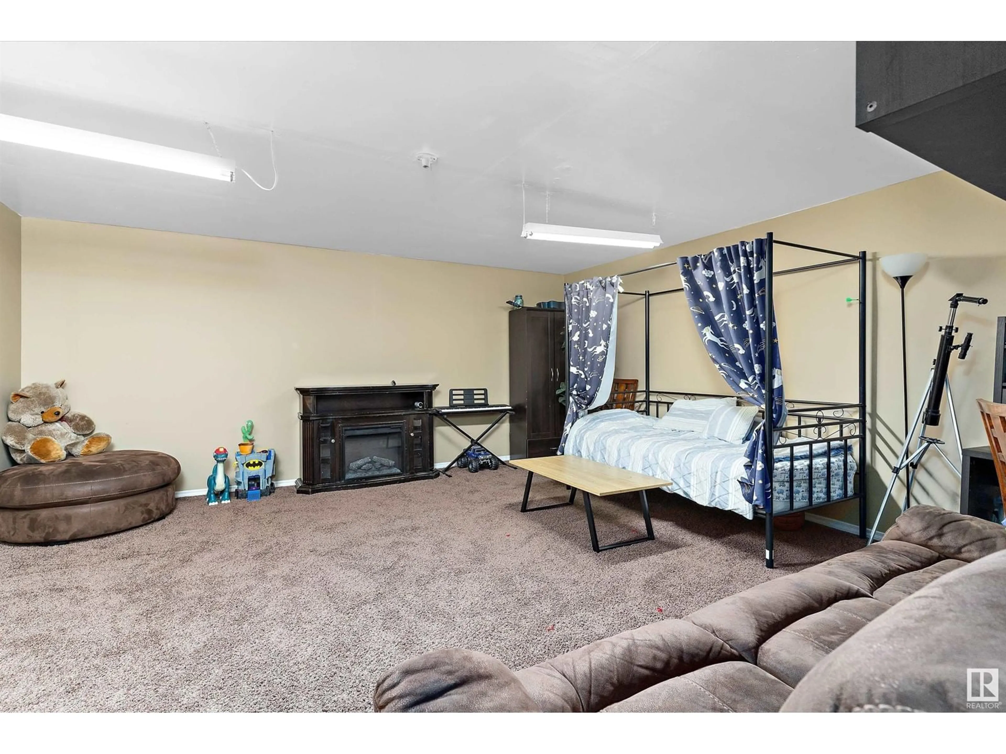 A pic of a room for 451 - 3 HYNDMAN CR, Edmonton Alberta T5A5J3