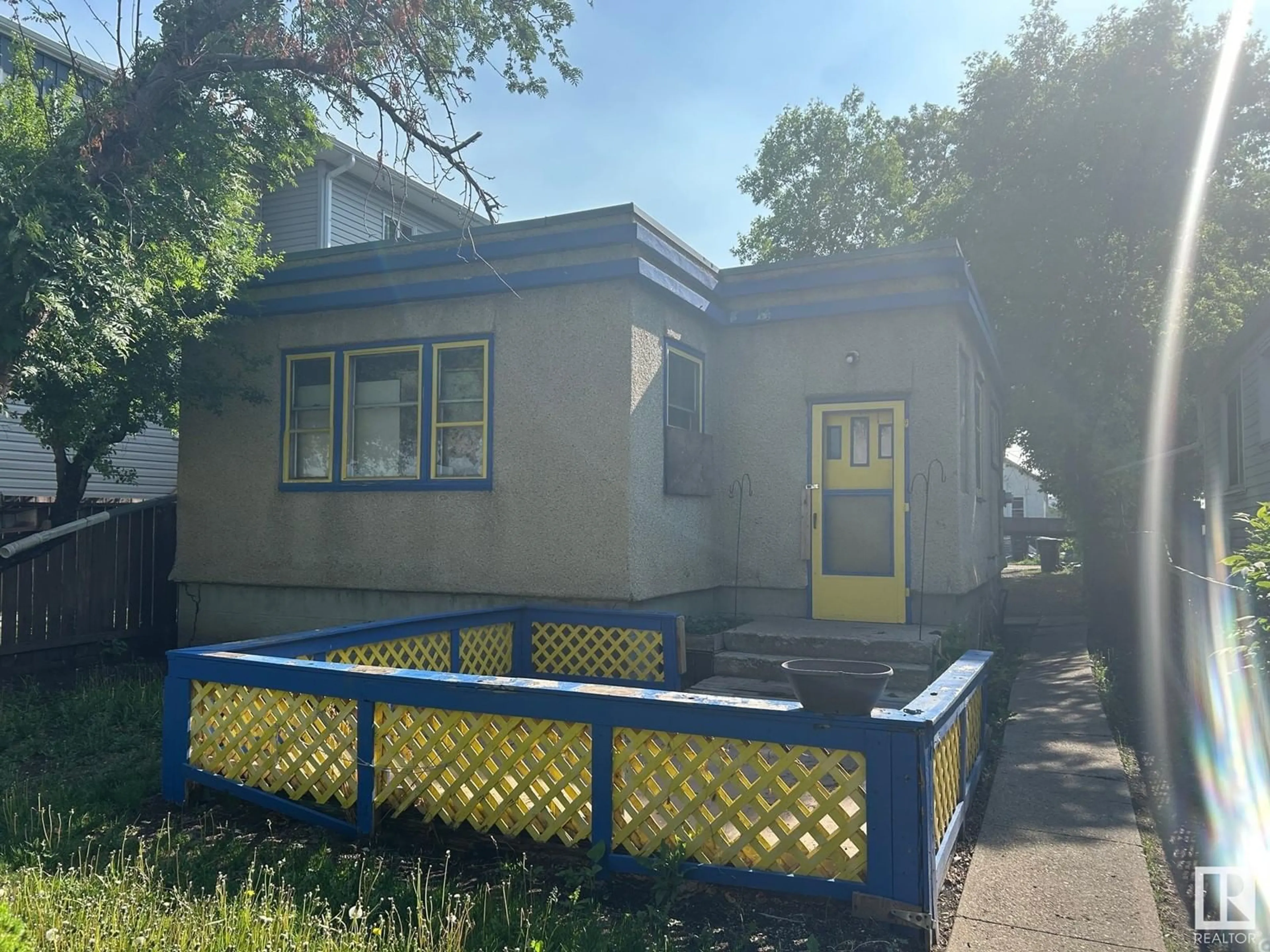 Home with vinyl exterior material, street for NW - 11617 81 ST, Edmonton Alberta T5B2S1