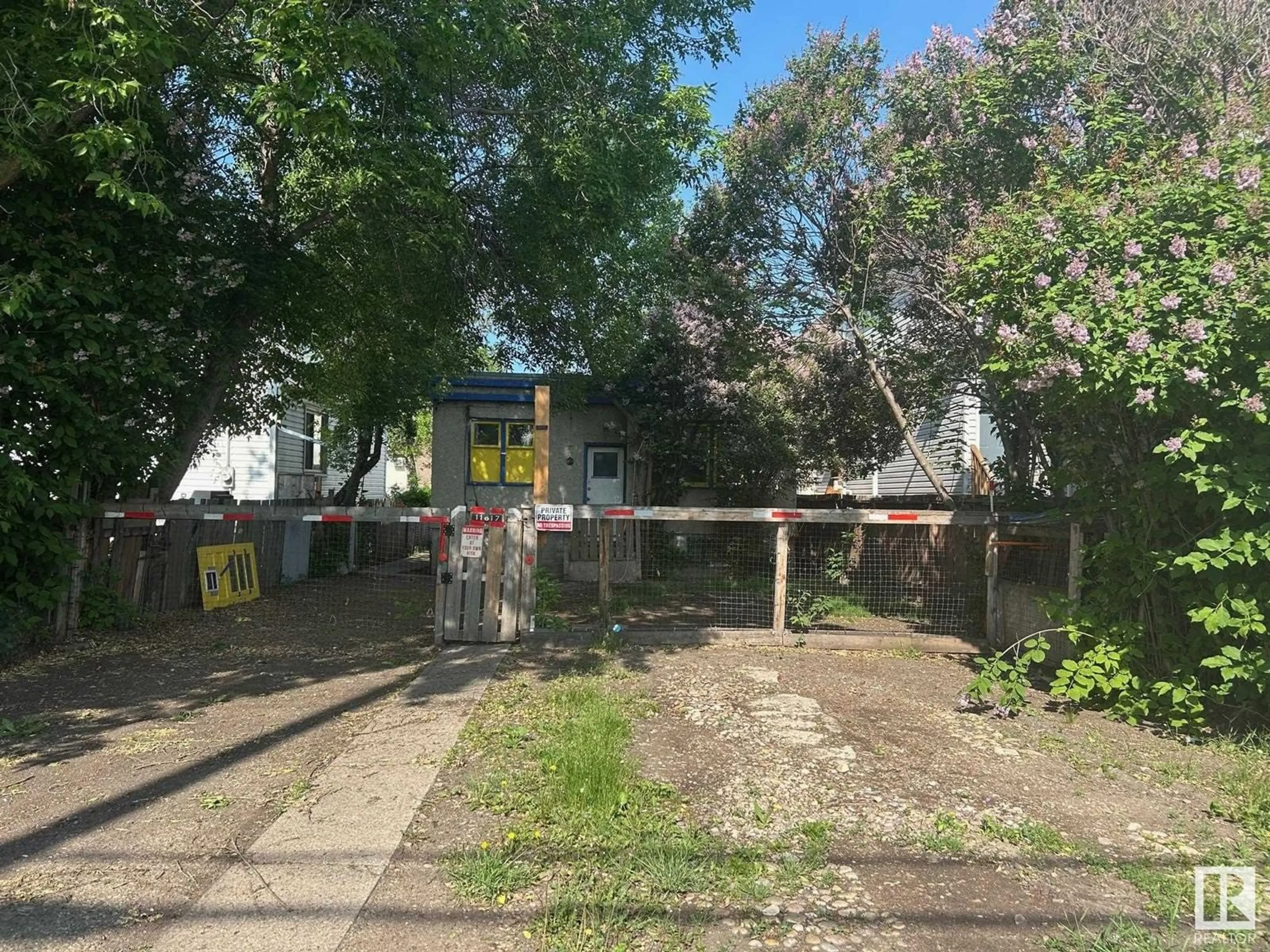 A pic from outside/outdoor area/front of a property/back of a property/a pic from drone, street for NW - 11617 81 ST, Edmonton Alberta T5B2S1