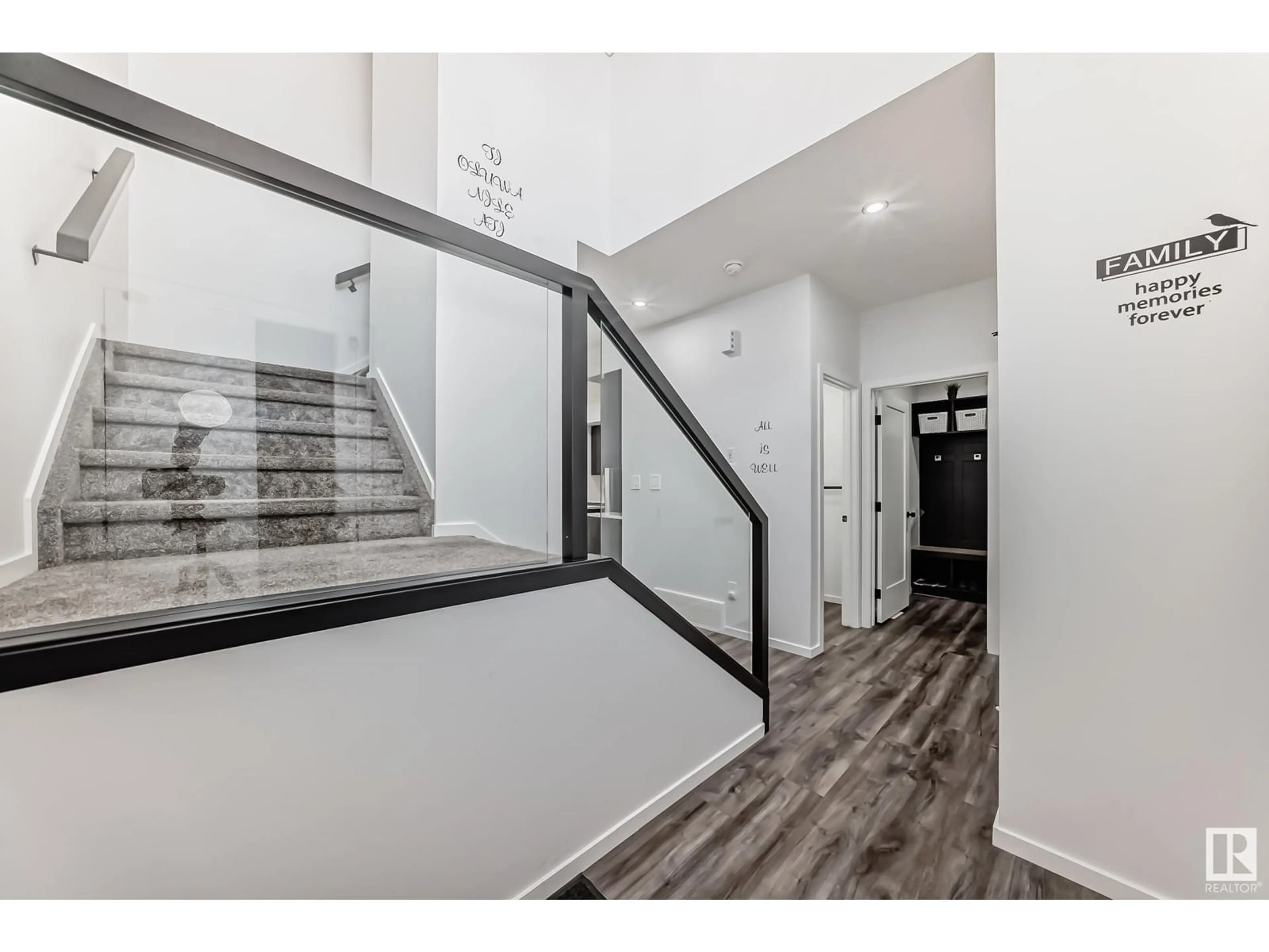 Indoor foyer for 7777 174A AV, Edmonton Alberta T5Z0W5