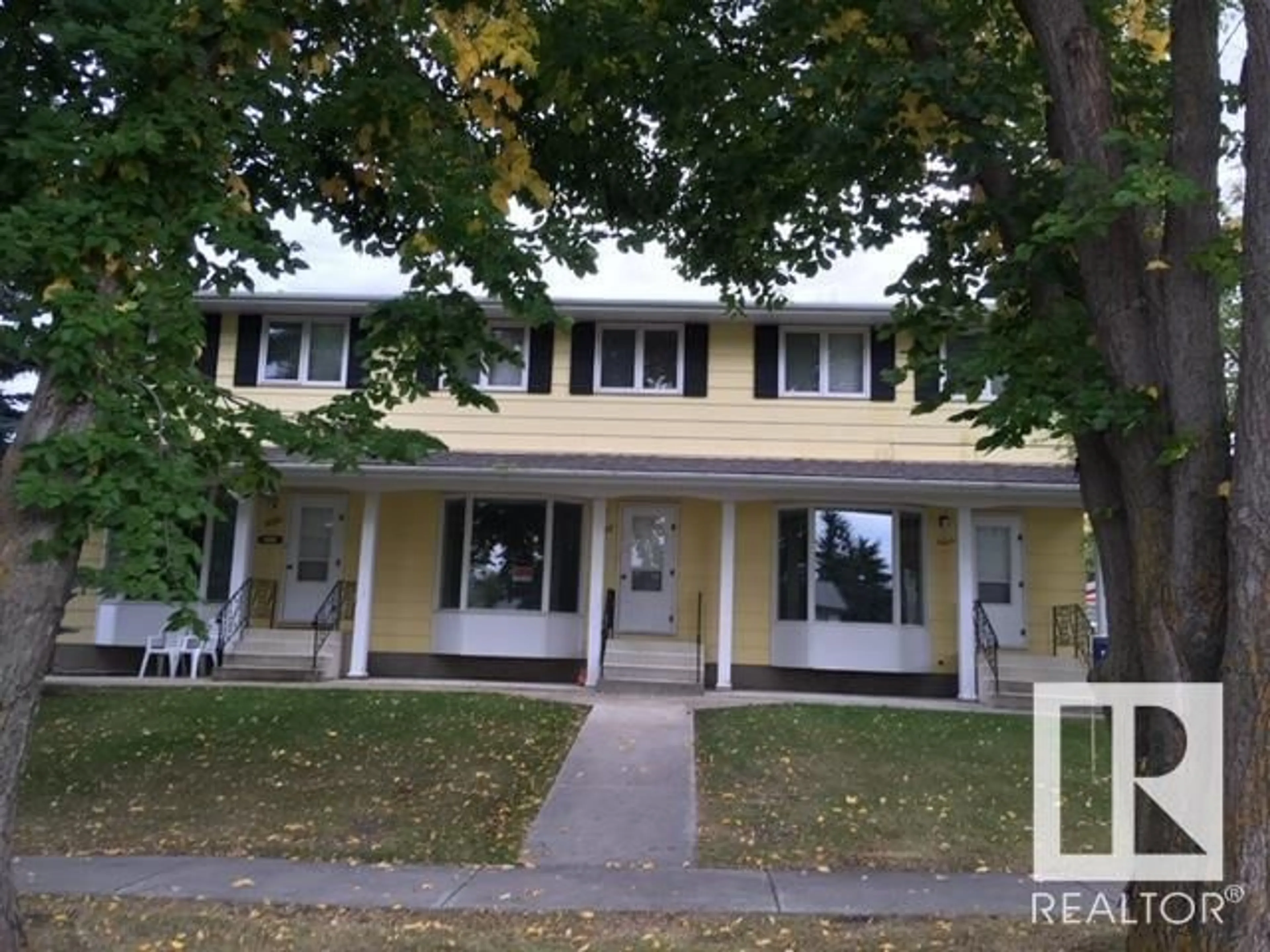 Home with vinyl exterior material, street for 5125, 5127, 512 56 AV, Viking Alberta T0B4N0