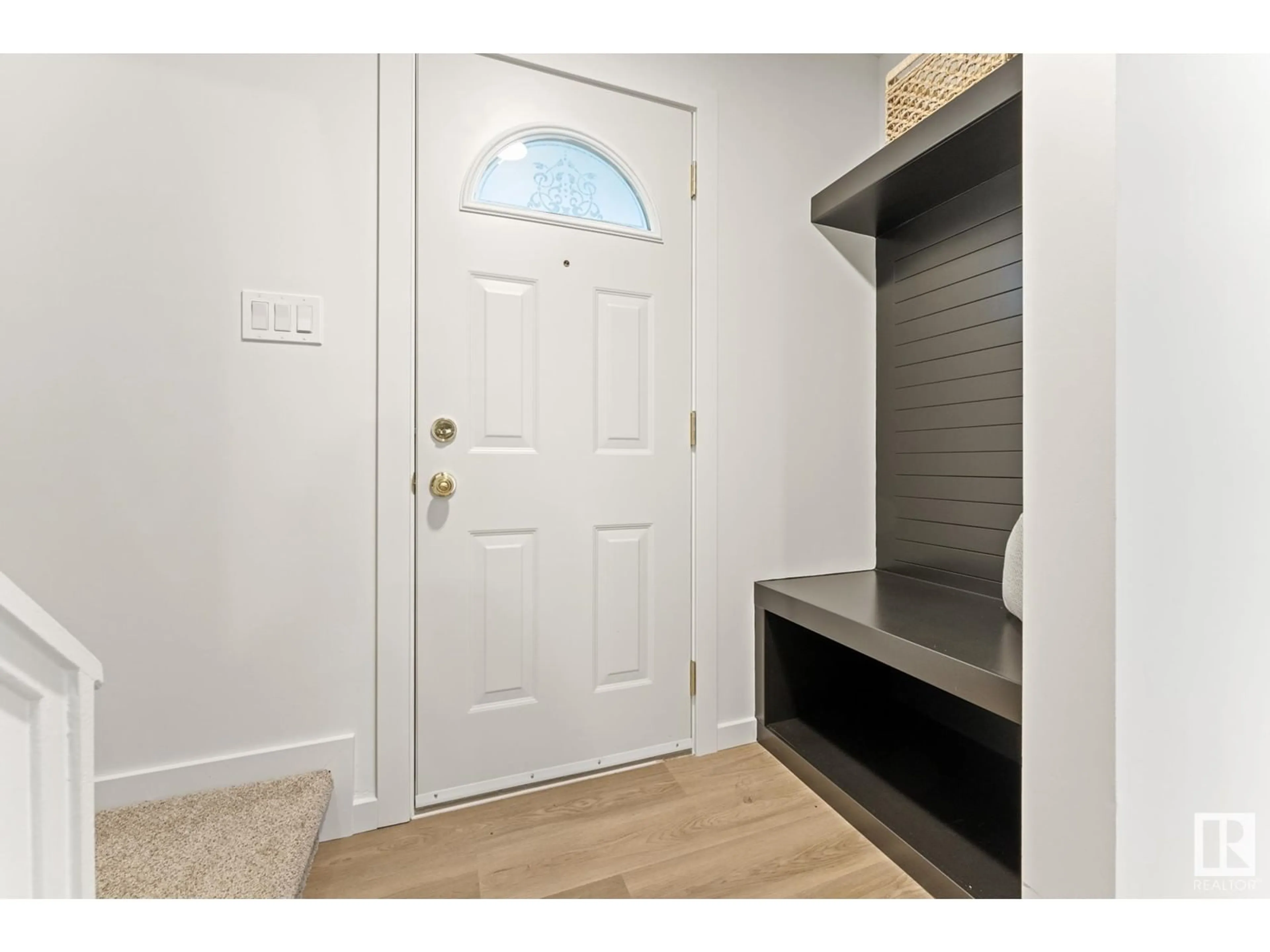 Indoor entryway for 9E CASTLE TC, Edmonton Alberta T5X2E6