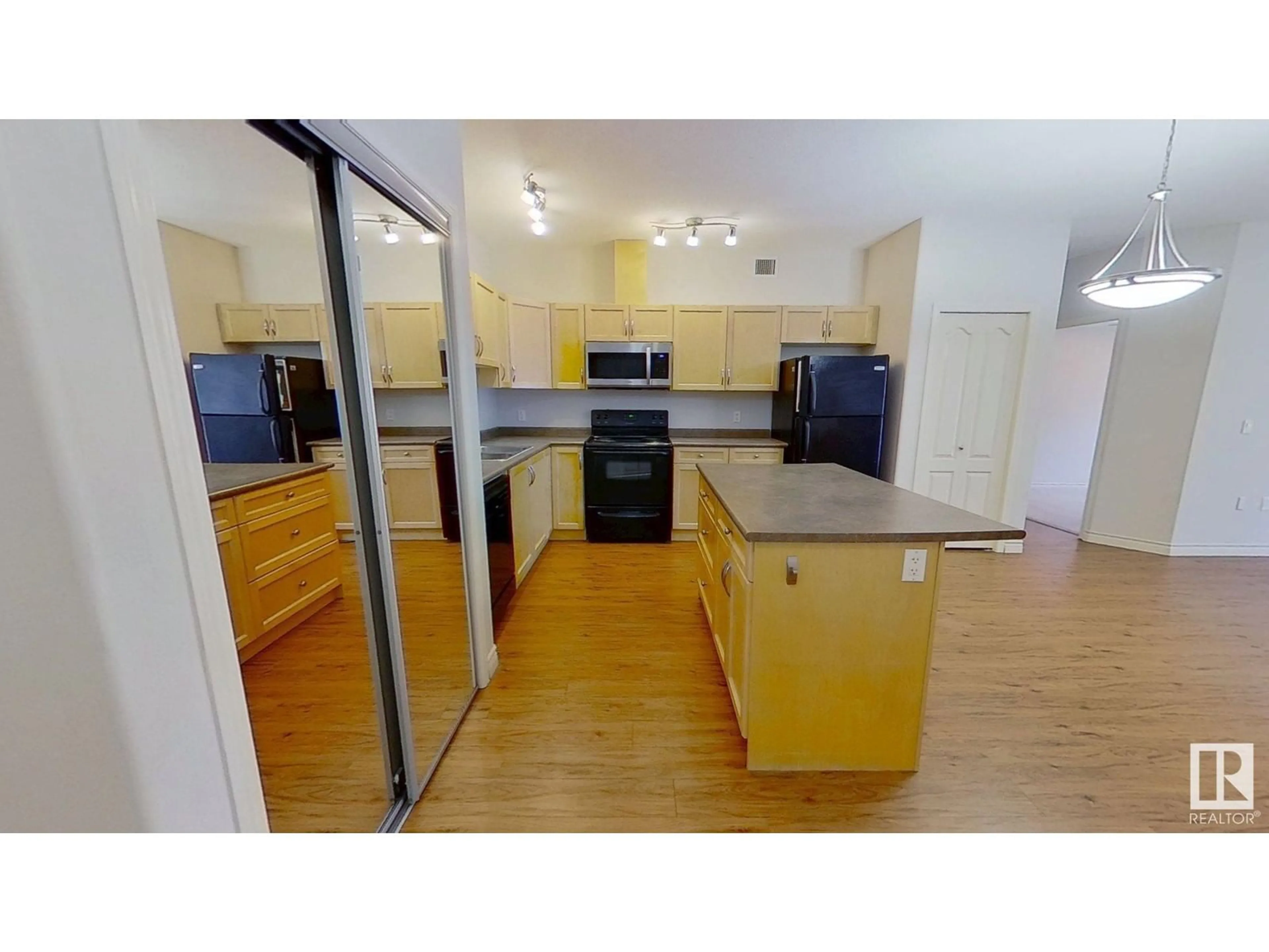 Standard kitchen, wood/laminate floor for 211 105 WEST HAVEN DR, Leduc Alberta T9E0R9