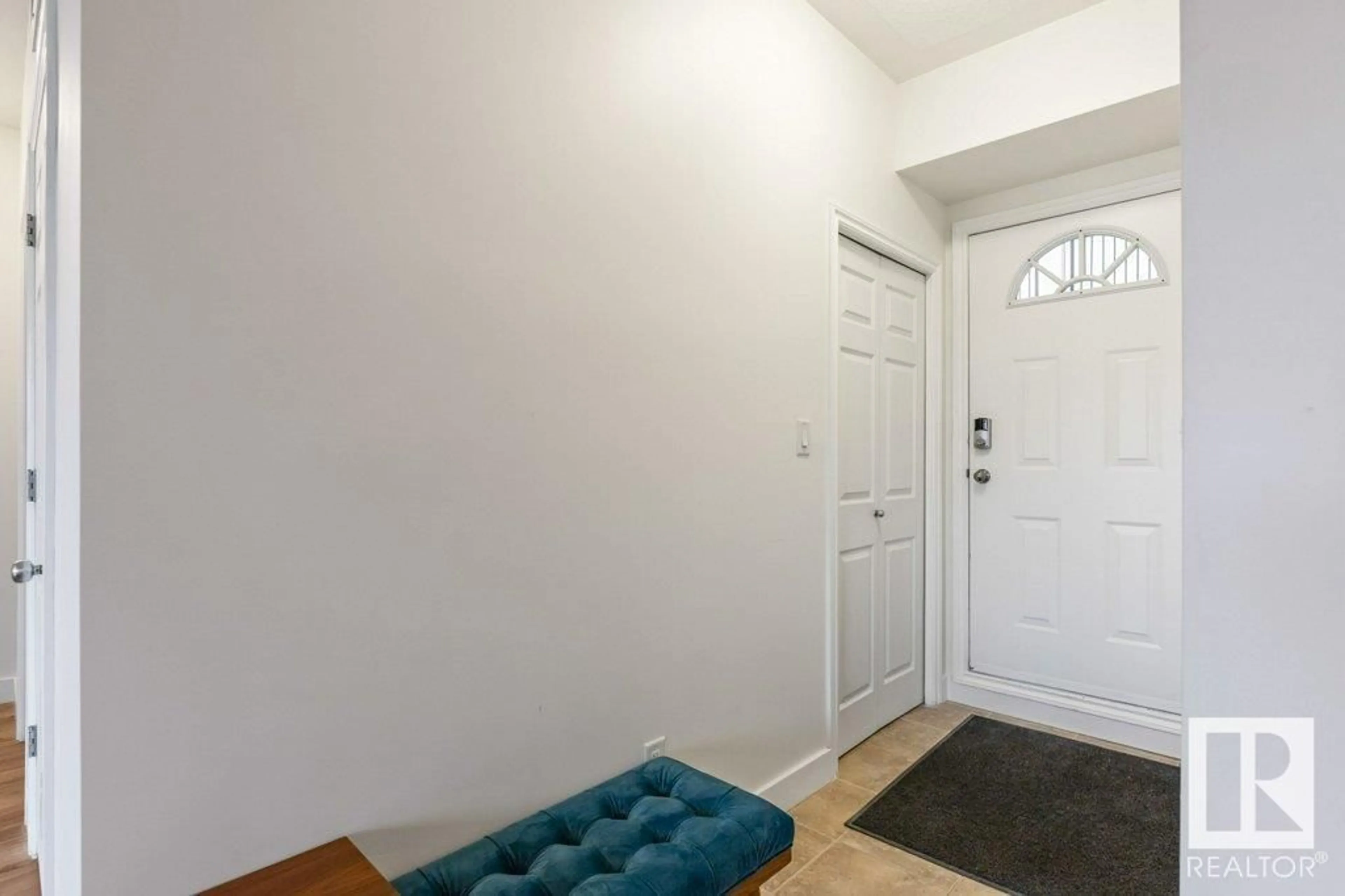 Indoor entryway for #405 - 10606 102 AV NW, Edmonton Alberta T5J5E9