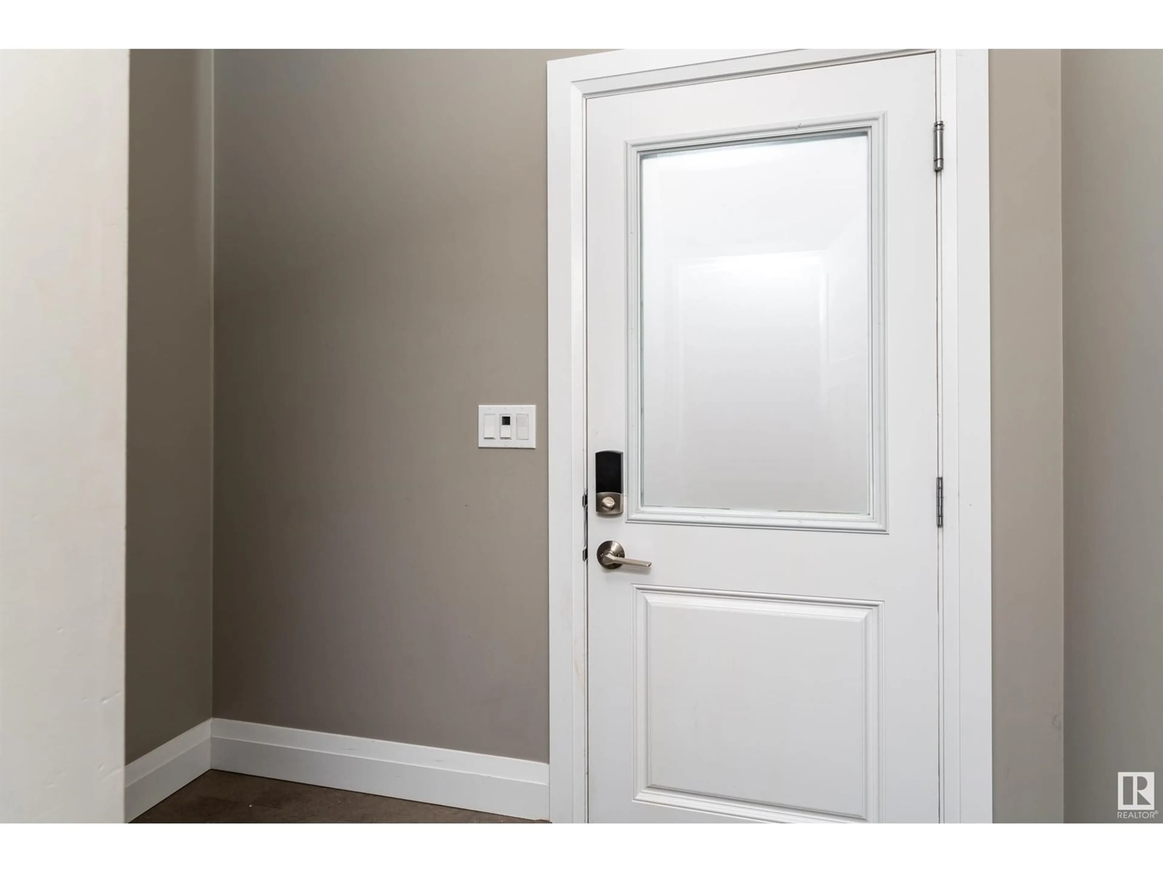 Indoor entryway for SW - 8438 CUSHING CO, Edmonton Alberta T6W3L3