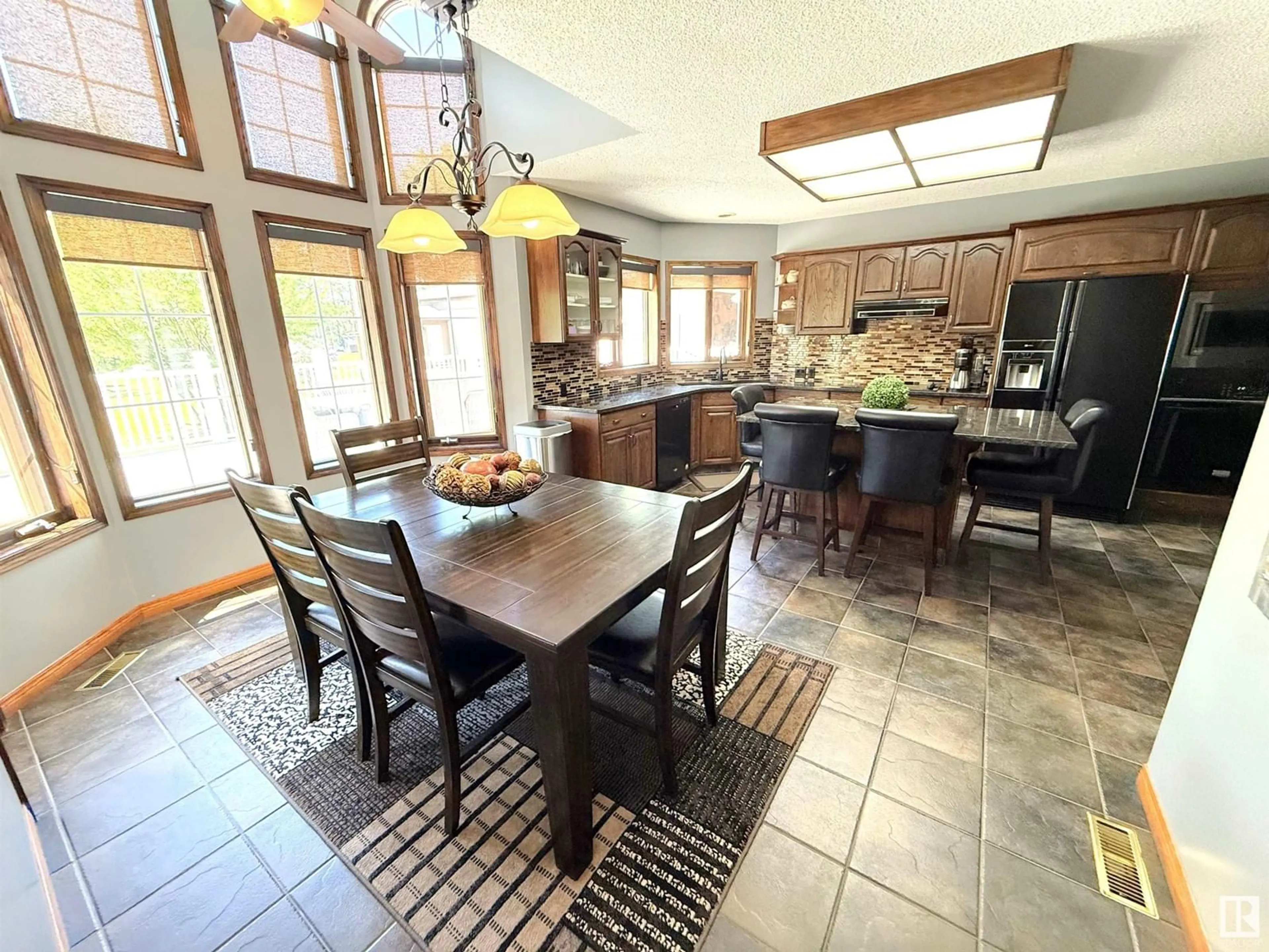 Open concept kitchen, ceramic/tile floor for 53502 RGE ROAD 11, Rural Parkland County Alberta T7Y0A6