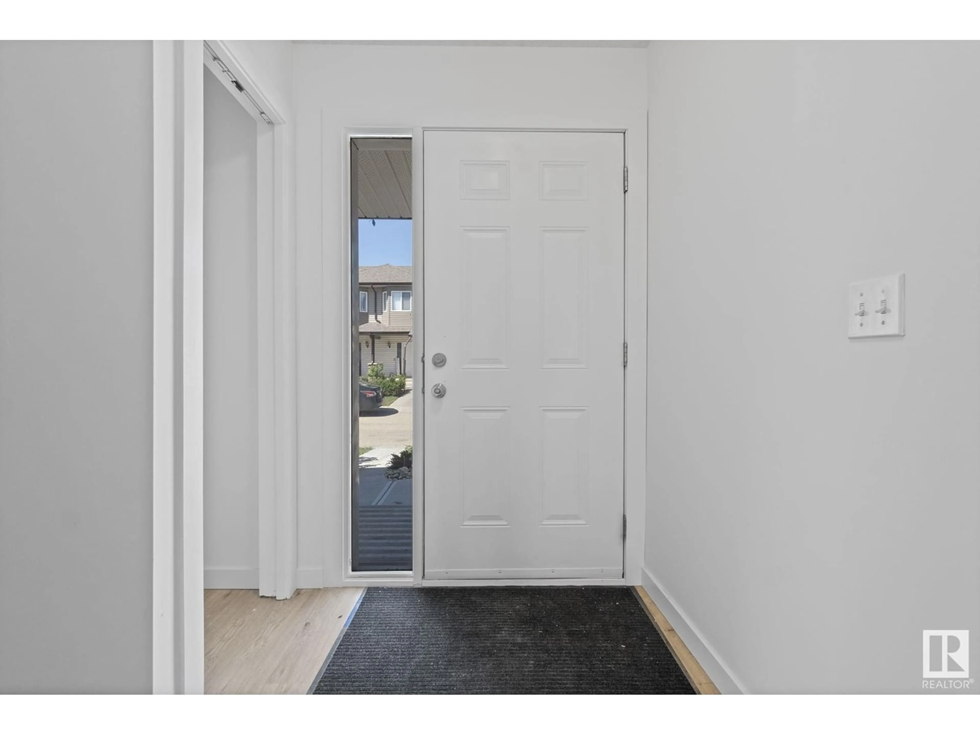Indoor entryway for 171 - 29 BRINTNELL BV, Edmonton Alberta T5Y0C6