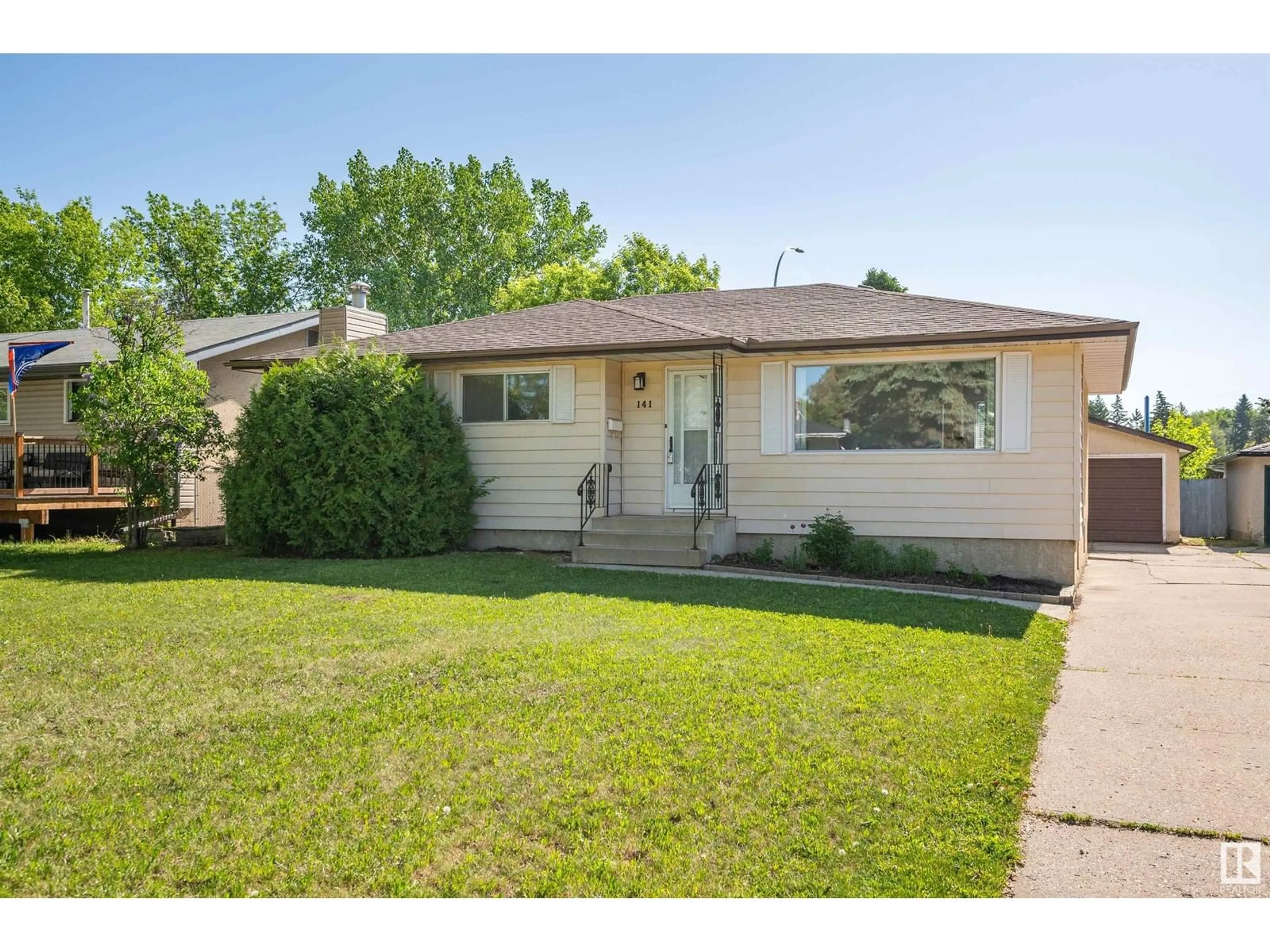 Home with vinyl exterior material, street for 141 MARION DR, Sherwood Park Alberta T8A2G8
