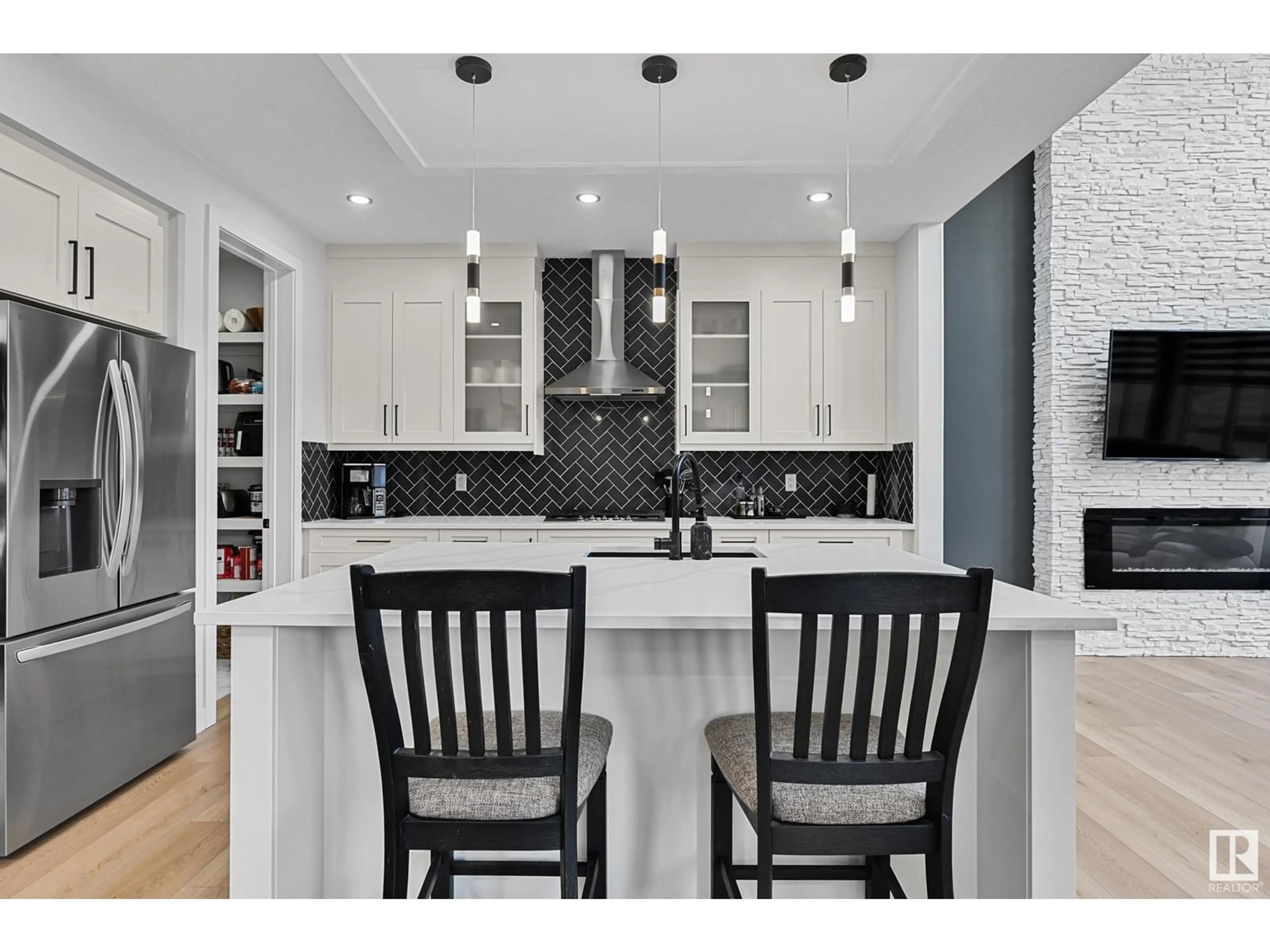 Contemporary kitchen, ceramic/tile floor for 42 CHELLES WD, St. Albert Alberta T8T2C3