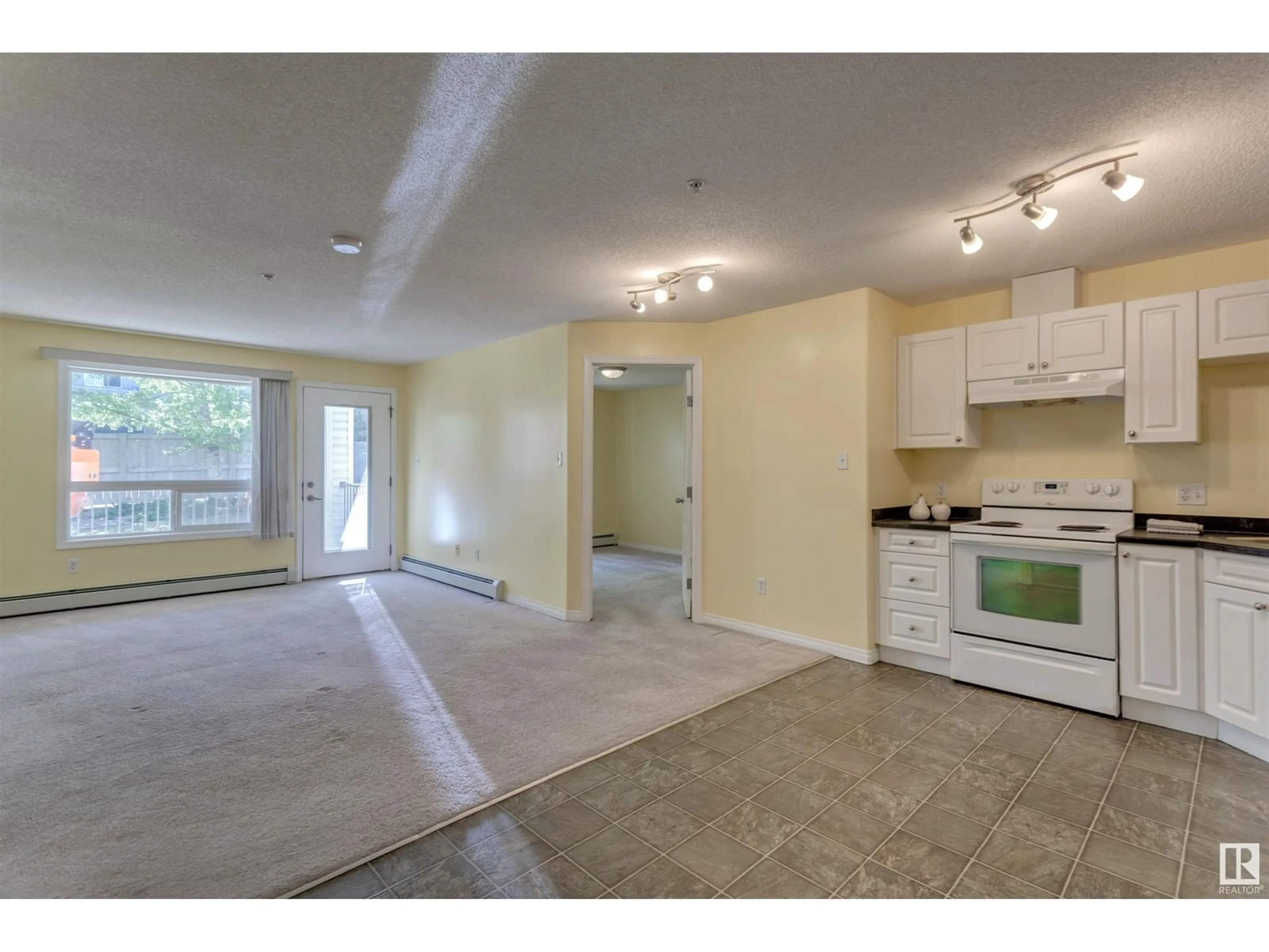 Unknown for 2116 CLAREVIEW STATION DR, Edmonton Alberta T5Y0E5