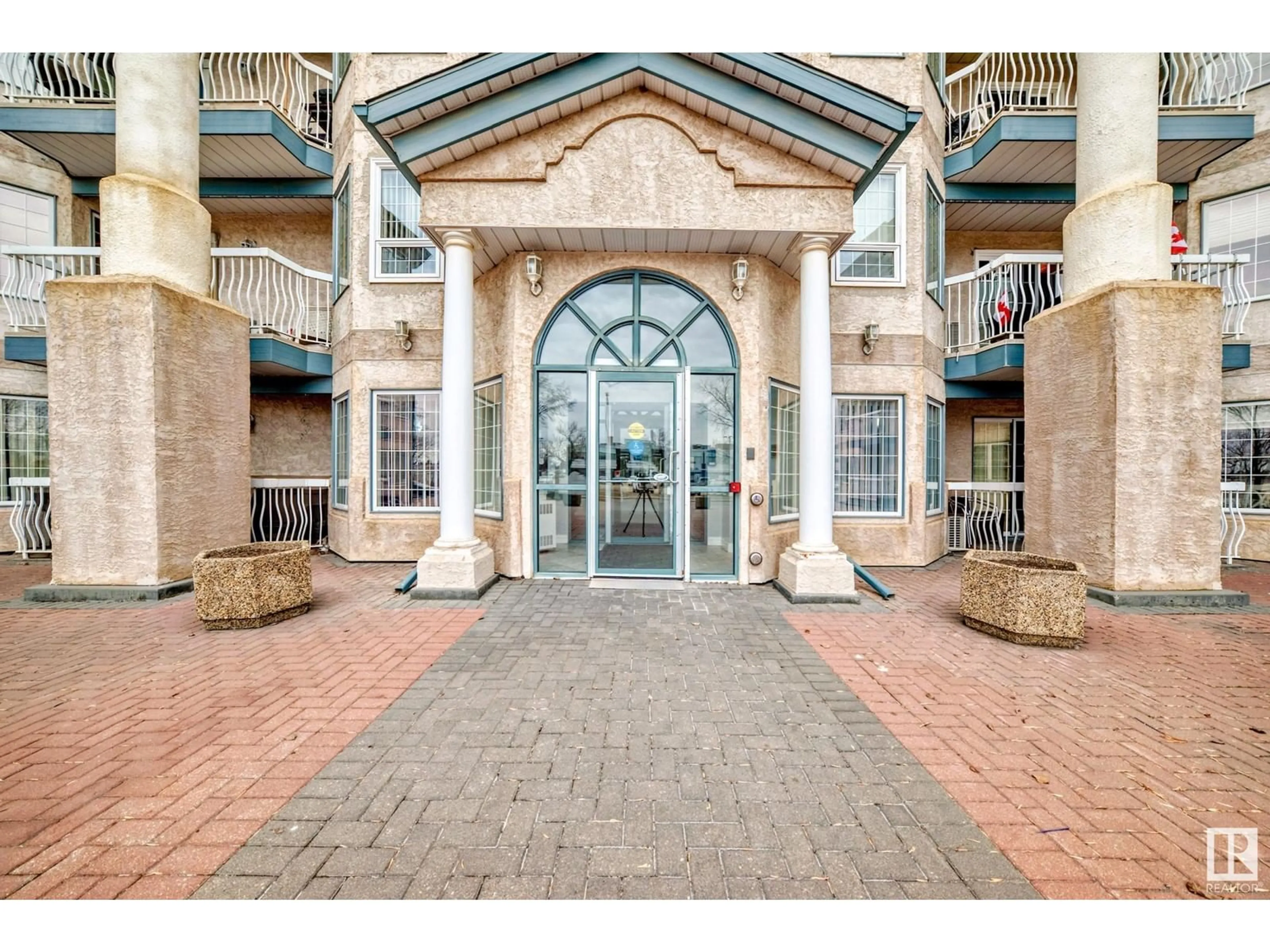 Indoor foyer for 210 - 13450 114 AV, Edmonton Alberta T5M4C4