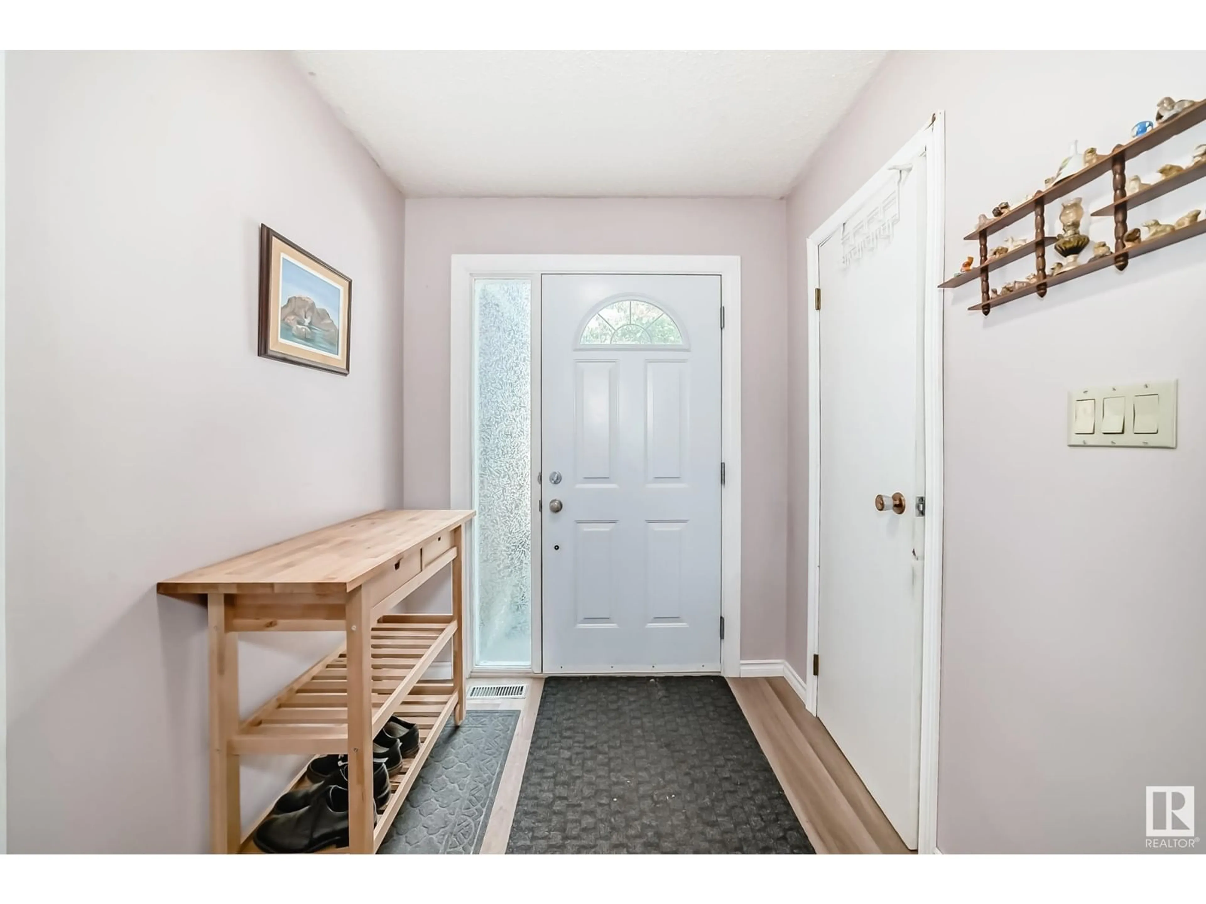 Indoor entryway for NW - 13049 34 ST, Edmonton Alberta T5A3K3