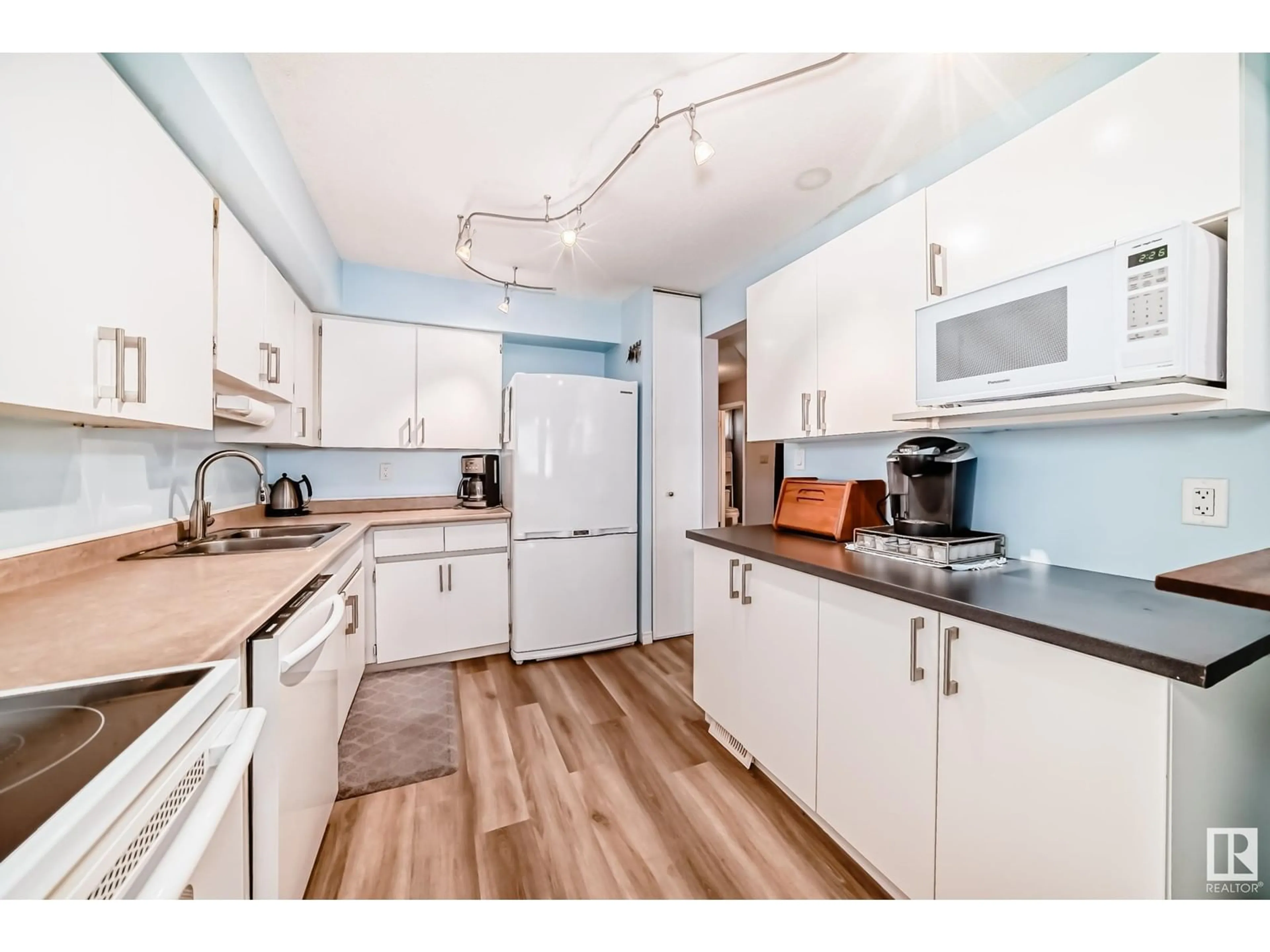 Standard kitchen, unknown for NW - 13049 34 ST, Edmonton Alberta T5A3K3