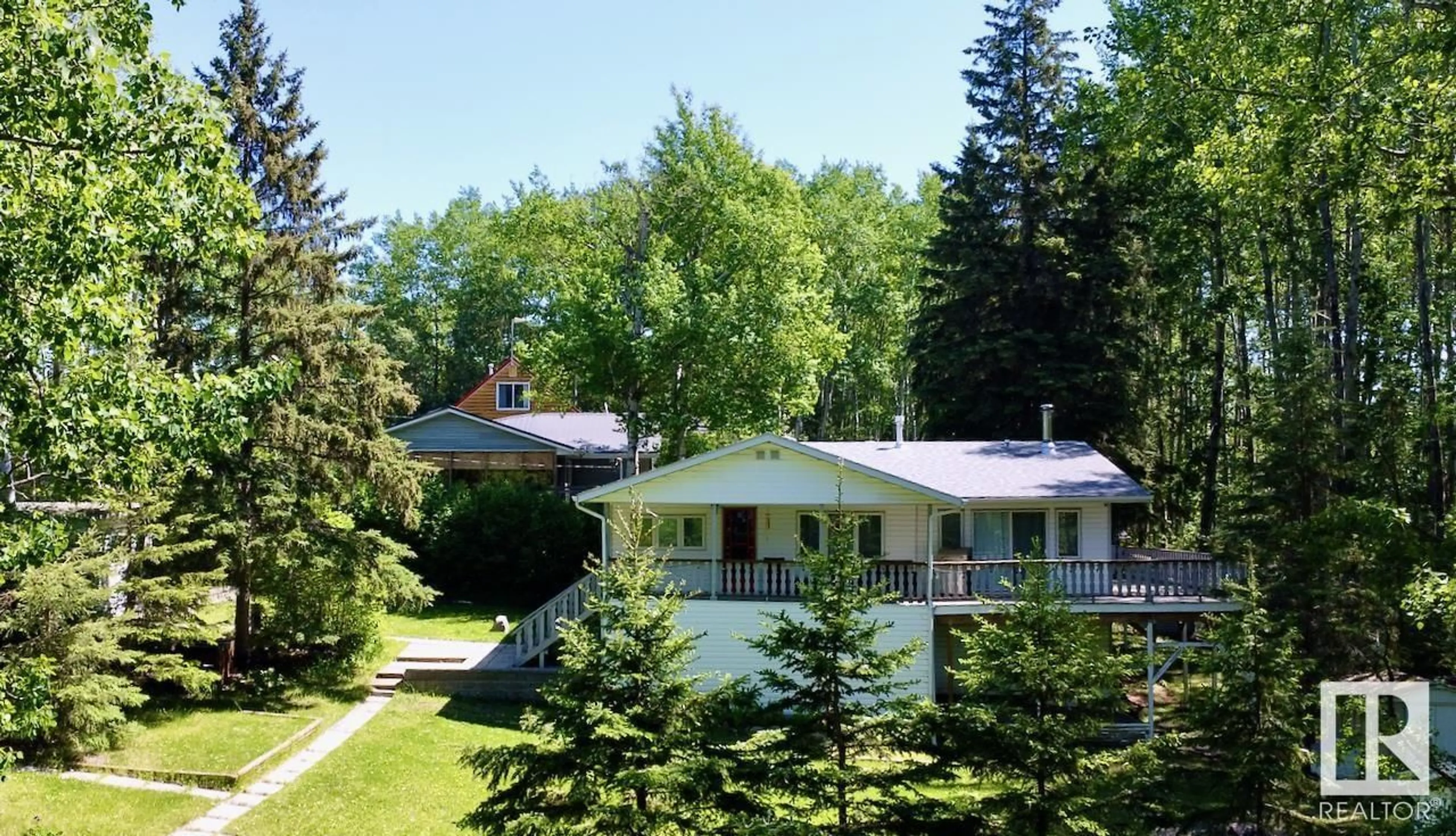 A pic from outside/outdoor area/front of a property/back of a property/a pic from drone, unknown for 15 - 54114 RGE ROAD 52, Rural Lac Ste. Anne County Alberta T0E0L0