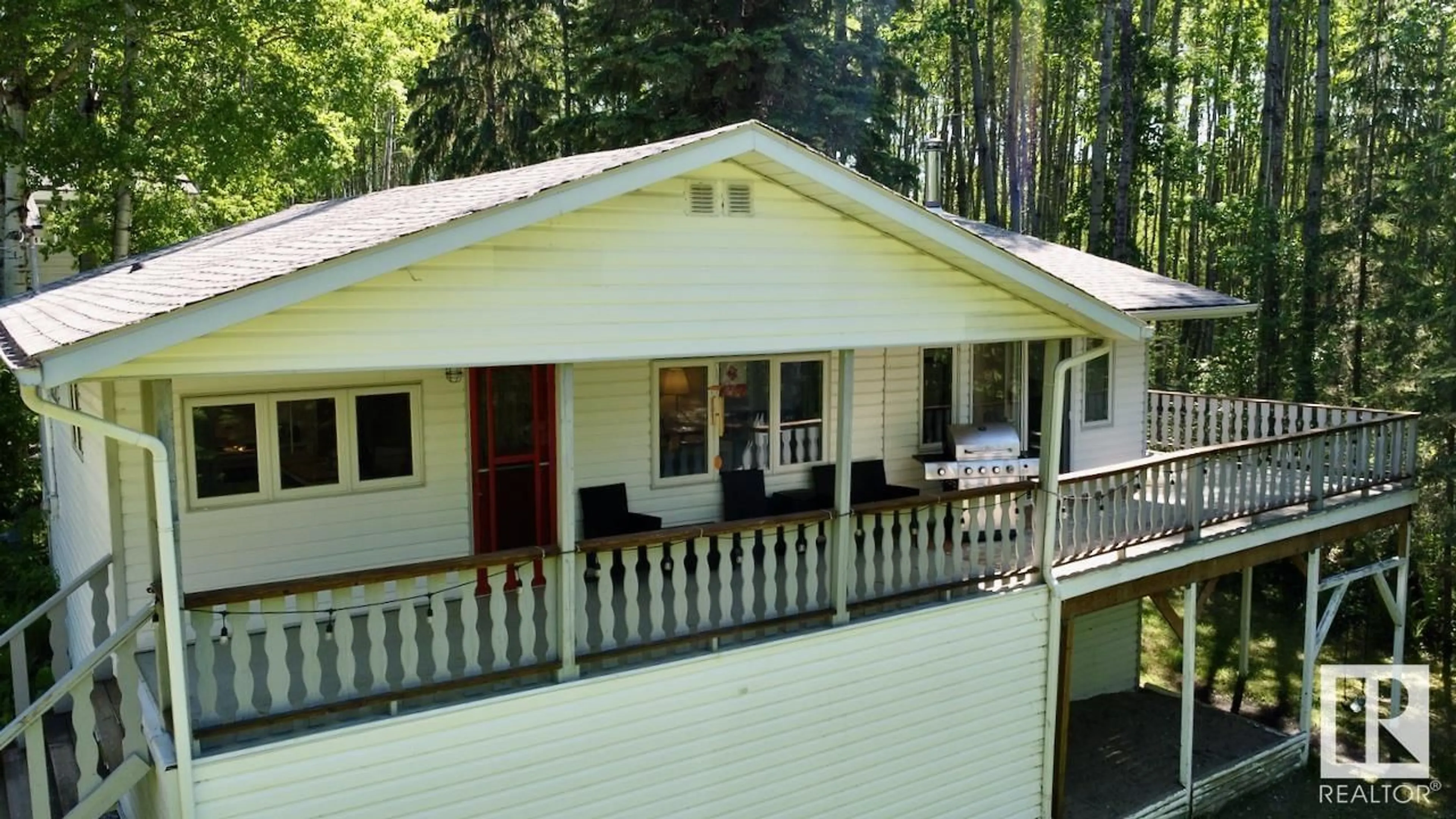 A pic from outside/outdoor area/front of a property/back of a property/a pic from drone, unknown for 15 - 54114 RGE ROAD 52, Rural Lac Ste. Anne County Alberta T0E0L0