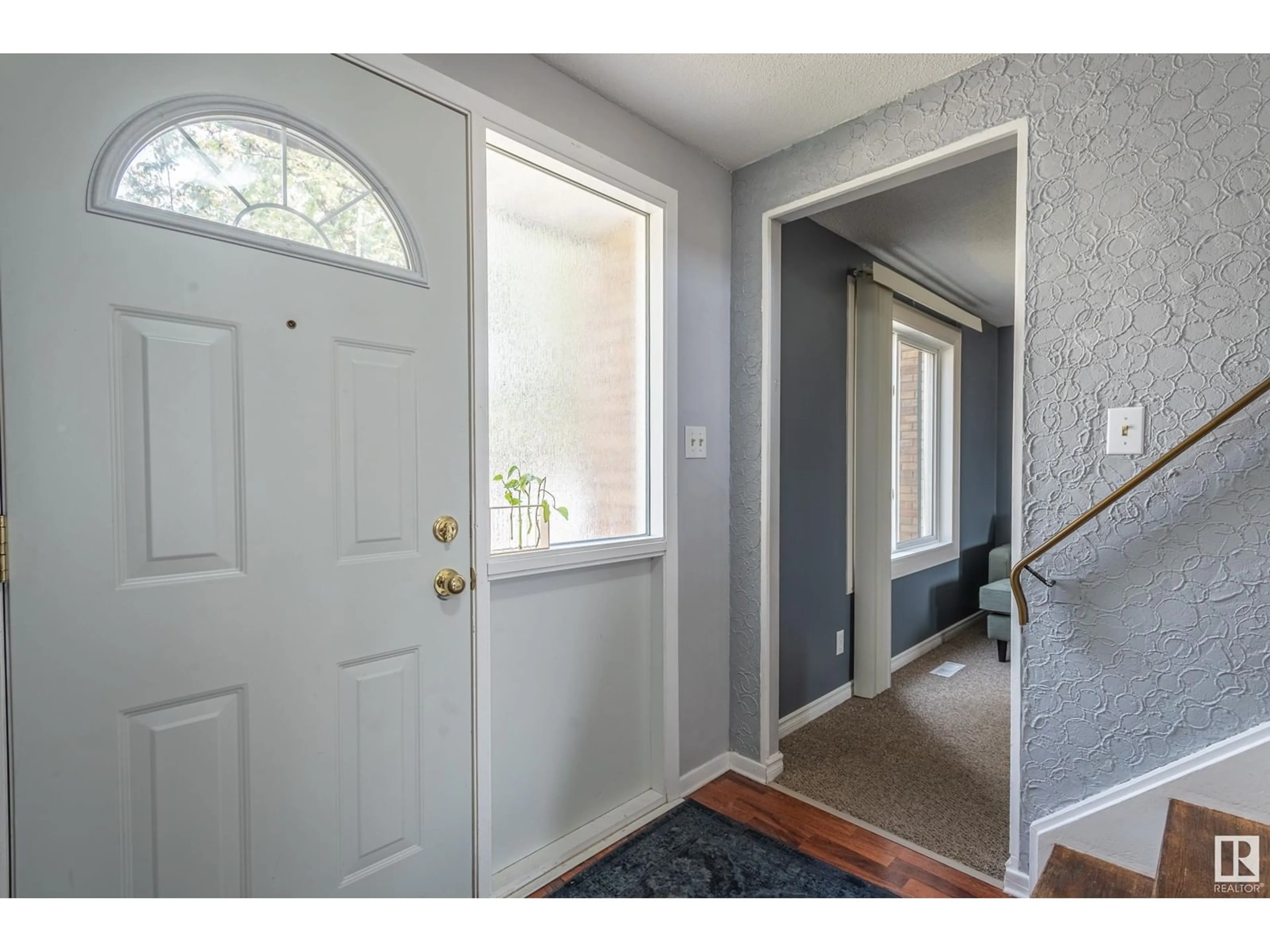 Indoor entryway for 33 RIDGEWOOD TC, St. Albert Alberta T8N0E9