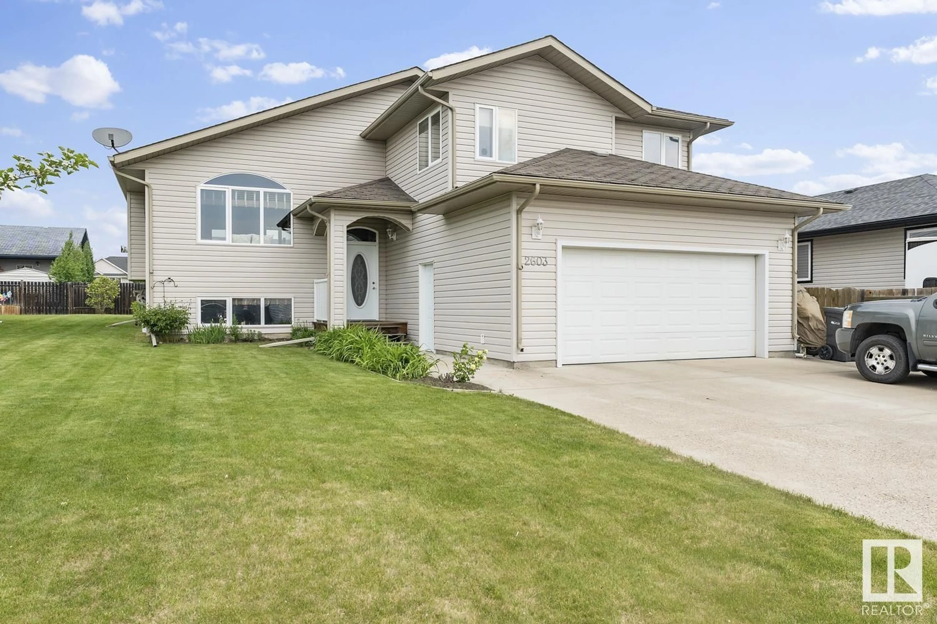 Home with vinyl exterior material, street for 2603 6 AV, Cold Lake Alberta T9M2C7