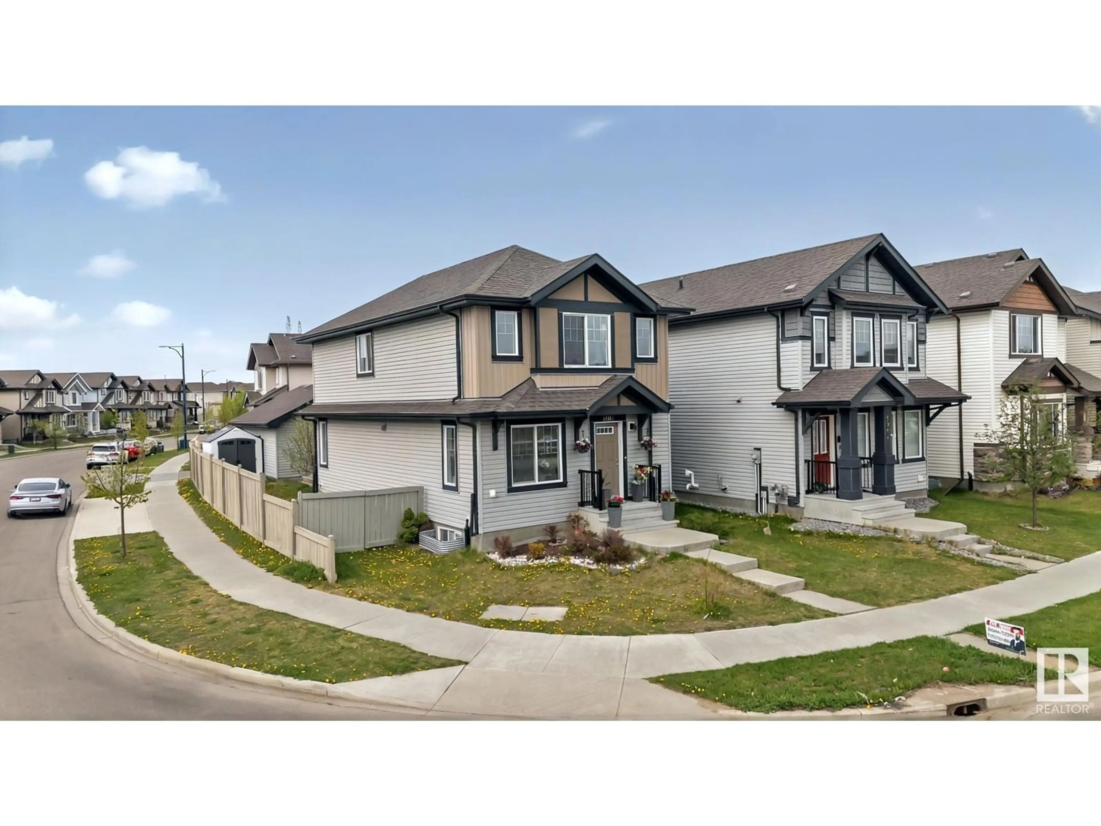 A pic from outside/outdoor area/front of a property/back of a property/a pic from drone, street for NW - 2004 24 ST, Edmonton Alberta T6T0Y8