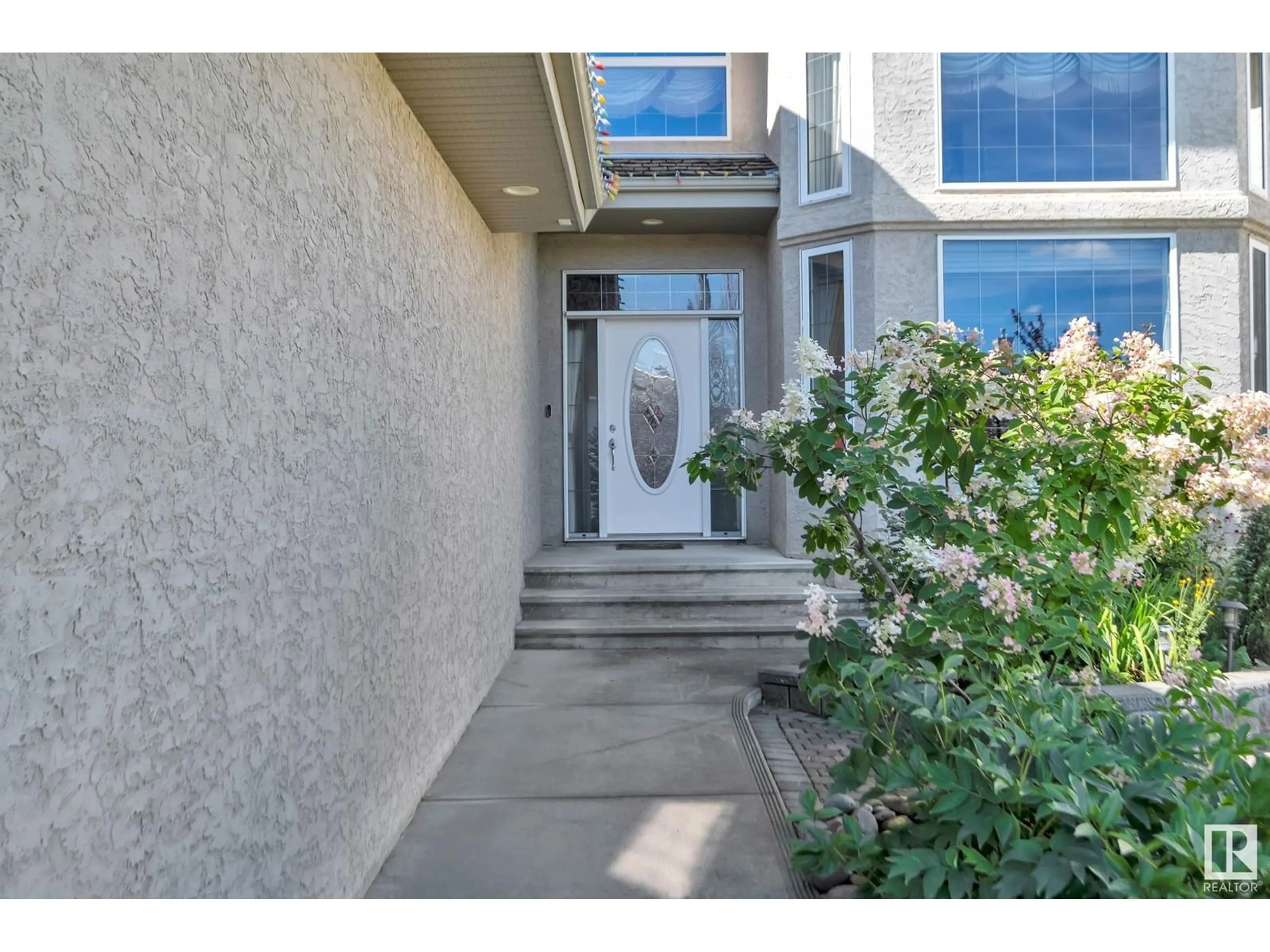 Indoor entryway for 1010 DOWNEY WY, Edmonton Alberta T6M2V4