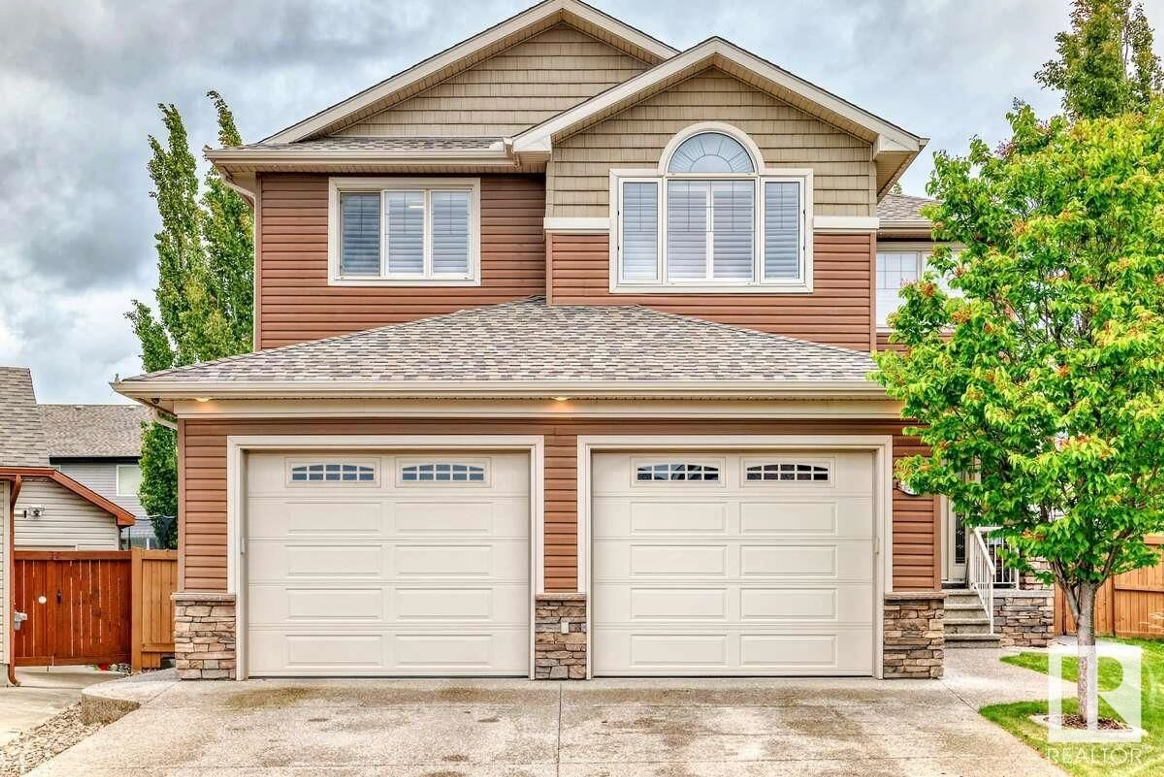 Home with vinyl exterior material, street for 5420 SUNVIEW BA, Sherwood Park Alberta T8H0K3
