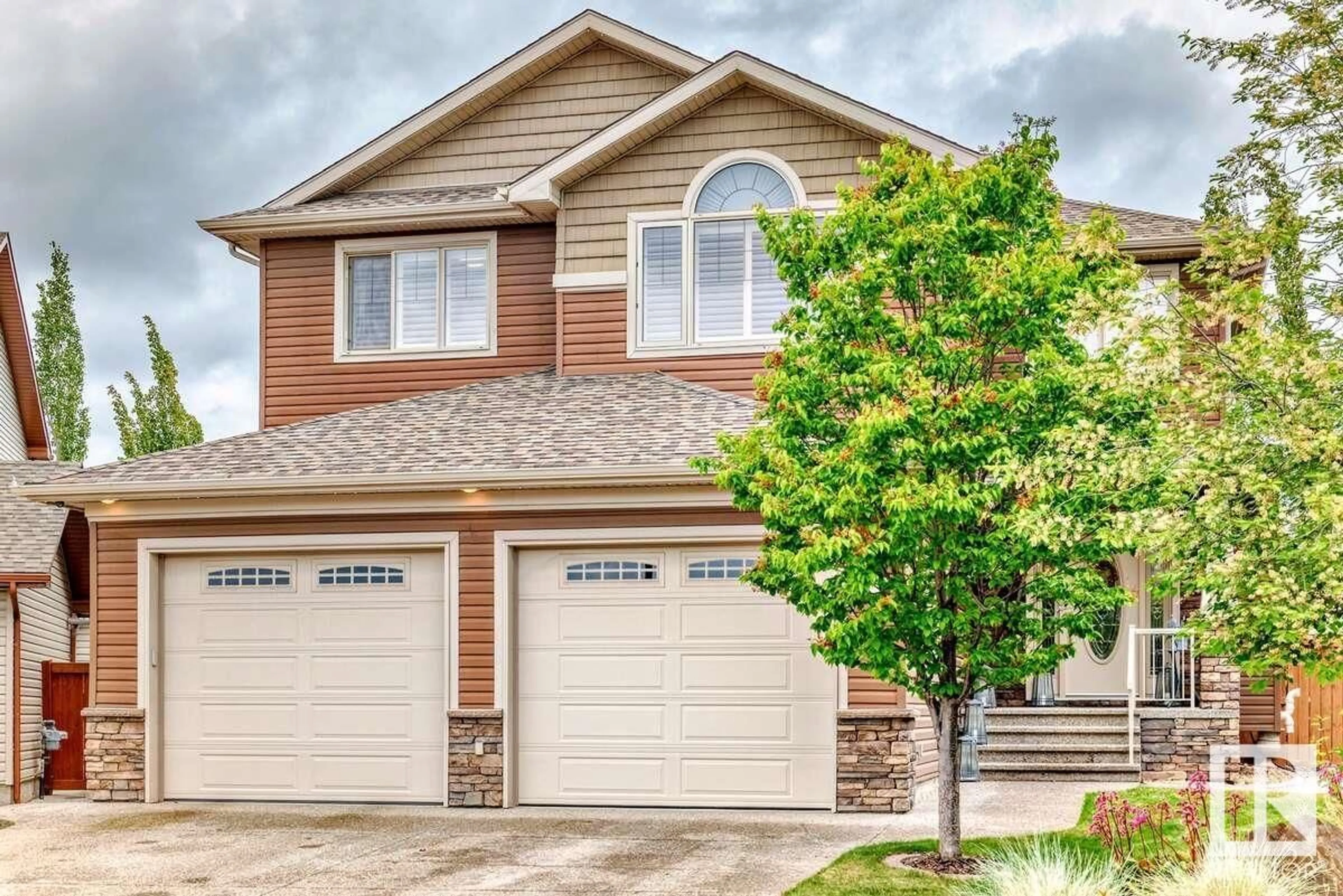 Home with vinyl exterior material, street for 5420 SUNVIEW BA, Sherwood Park Alberta T8H0K3