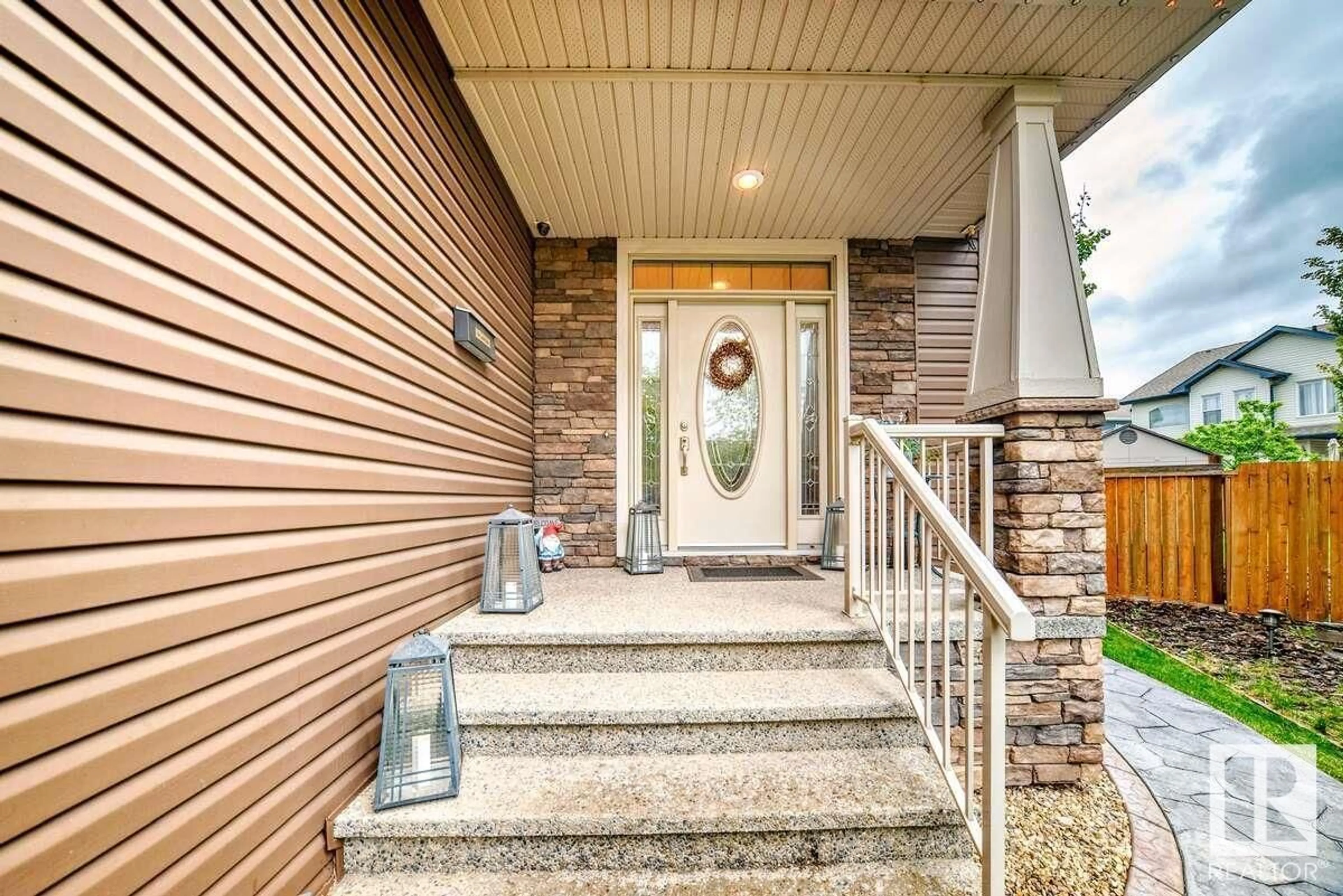 Indoor entryway for 5420 SUNVIEW BA, Sherwood Park Alberta T8H0K3
