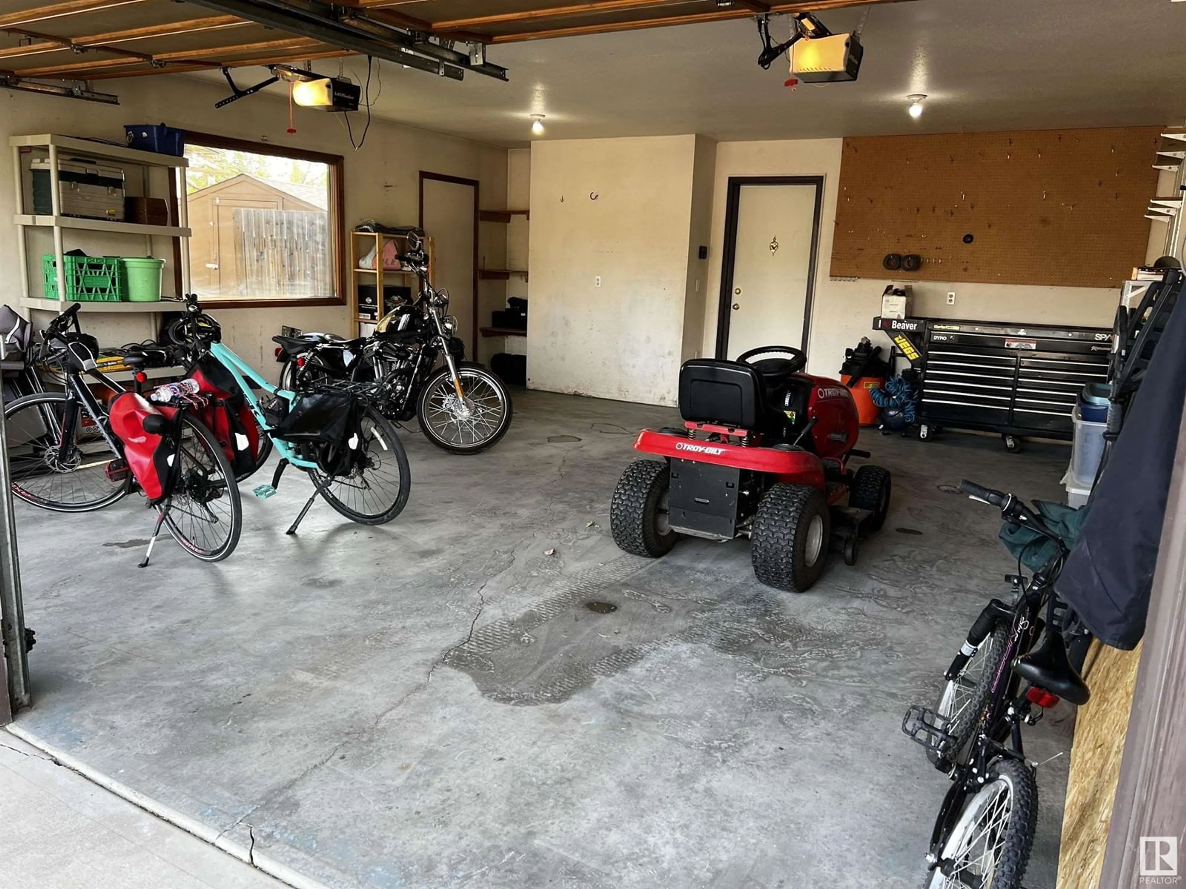 Indoor garage for 4112 49 AVE, Drayton Valley Alberta T7A1E6
