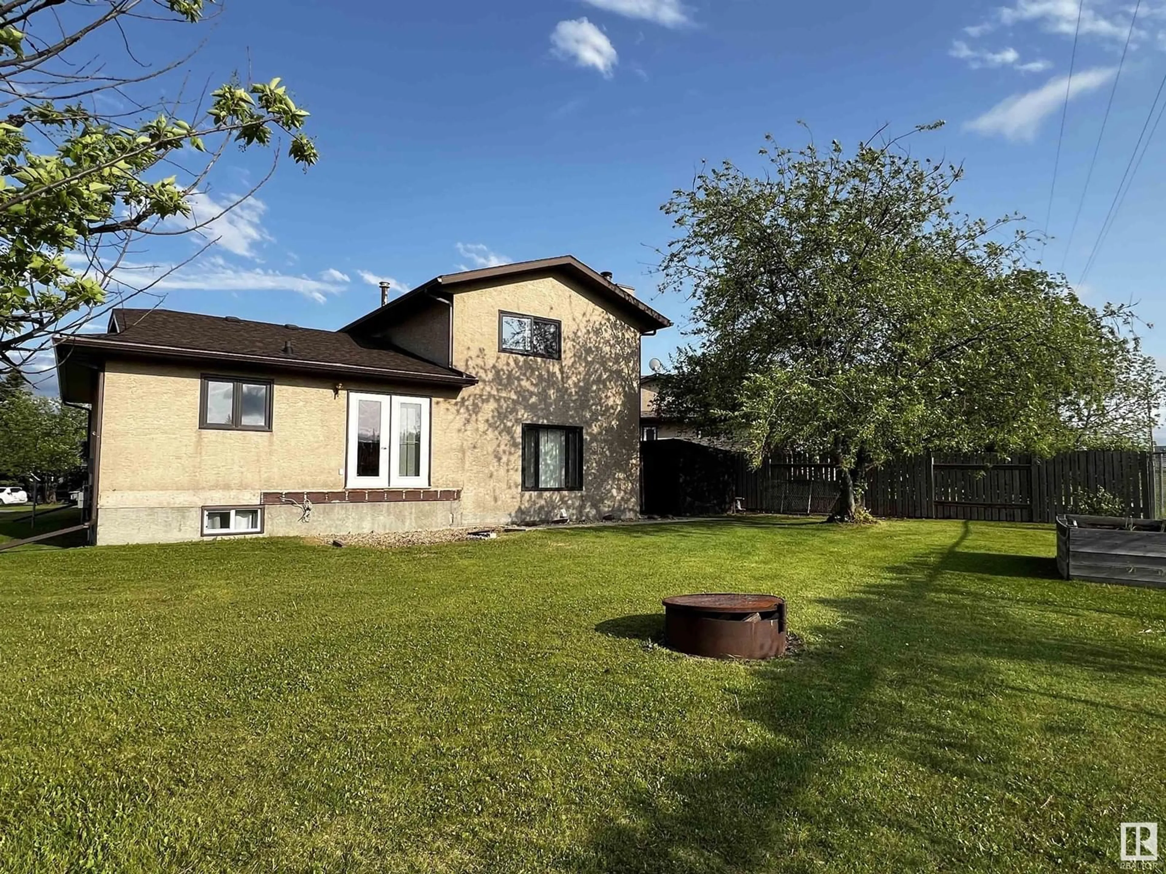 A pic from outside/outdoor area/front of a property/back of a property/a pic from drone, unknown for 4112 49 AVE, Drayton Valley Alberta T7A1E6