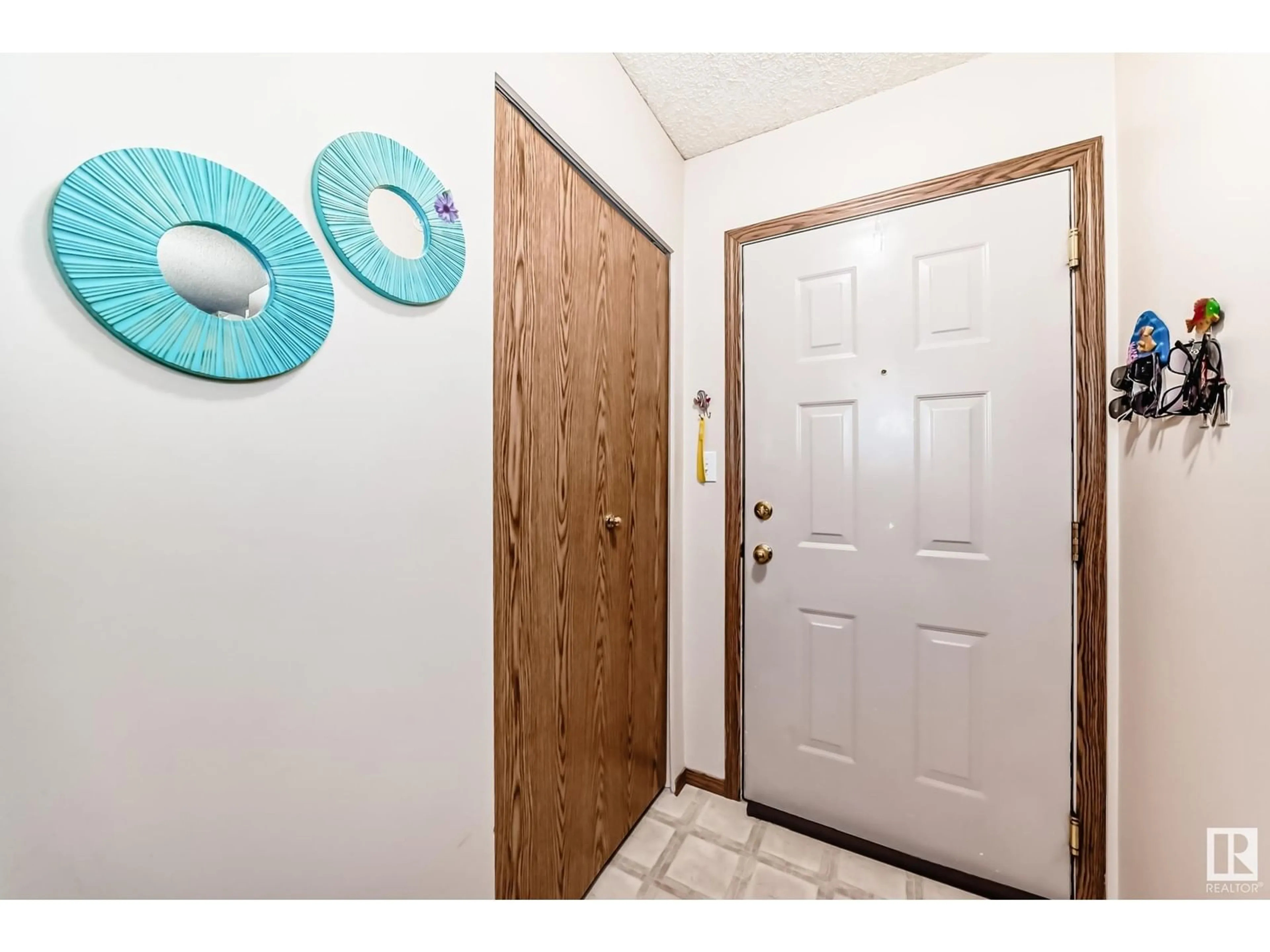 Indoor entryway for #401A - 260 SPRUCE RIDGE RD, Spruce Grove Alberta T7X0A1