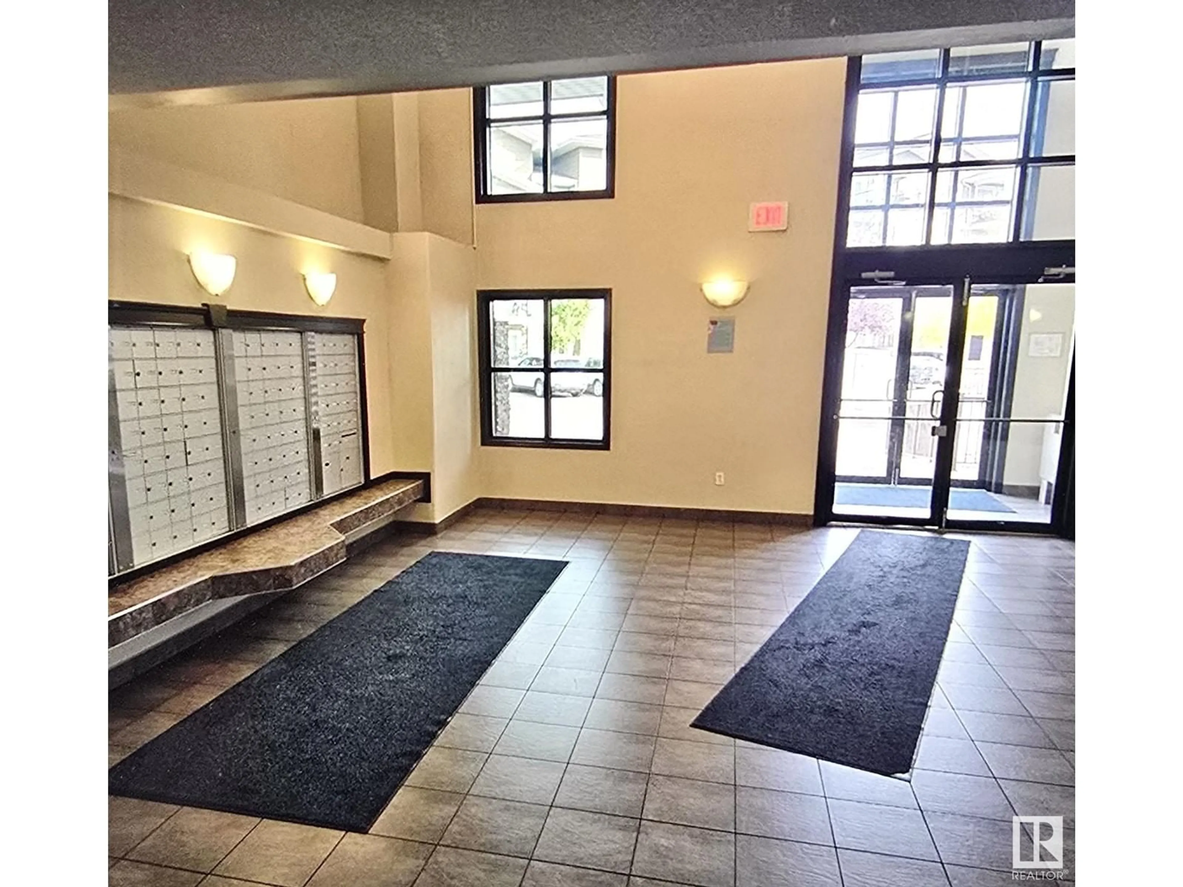 Indoor foyer for 9363 - 1132 SIMPSON DR, Edmonton Alberta T6R0N2
