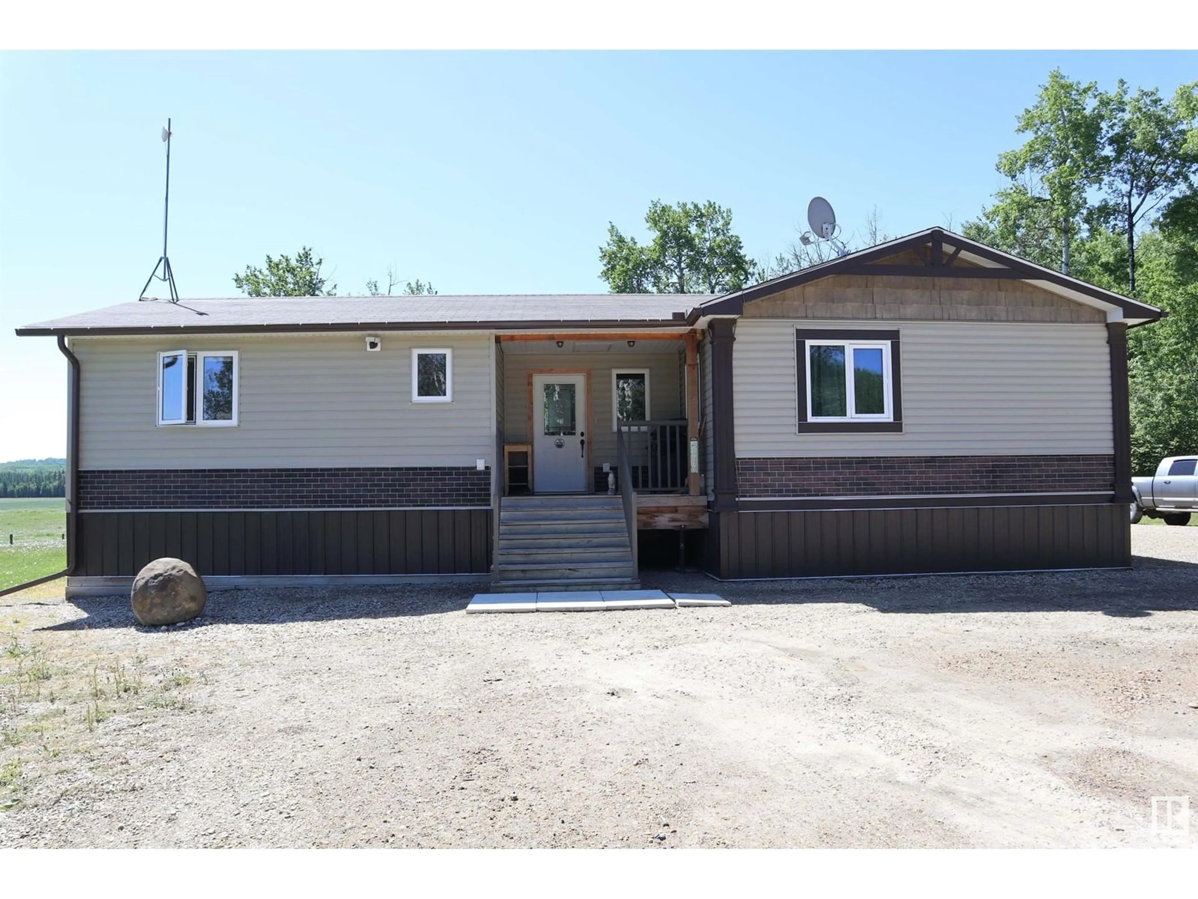 Home with vinyl exterior material, building for 5029 TWP ROAD 501, Rural Brazeau County Alberta T0C1W0