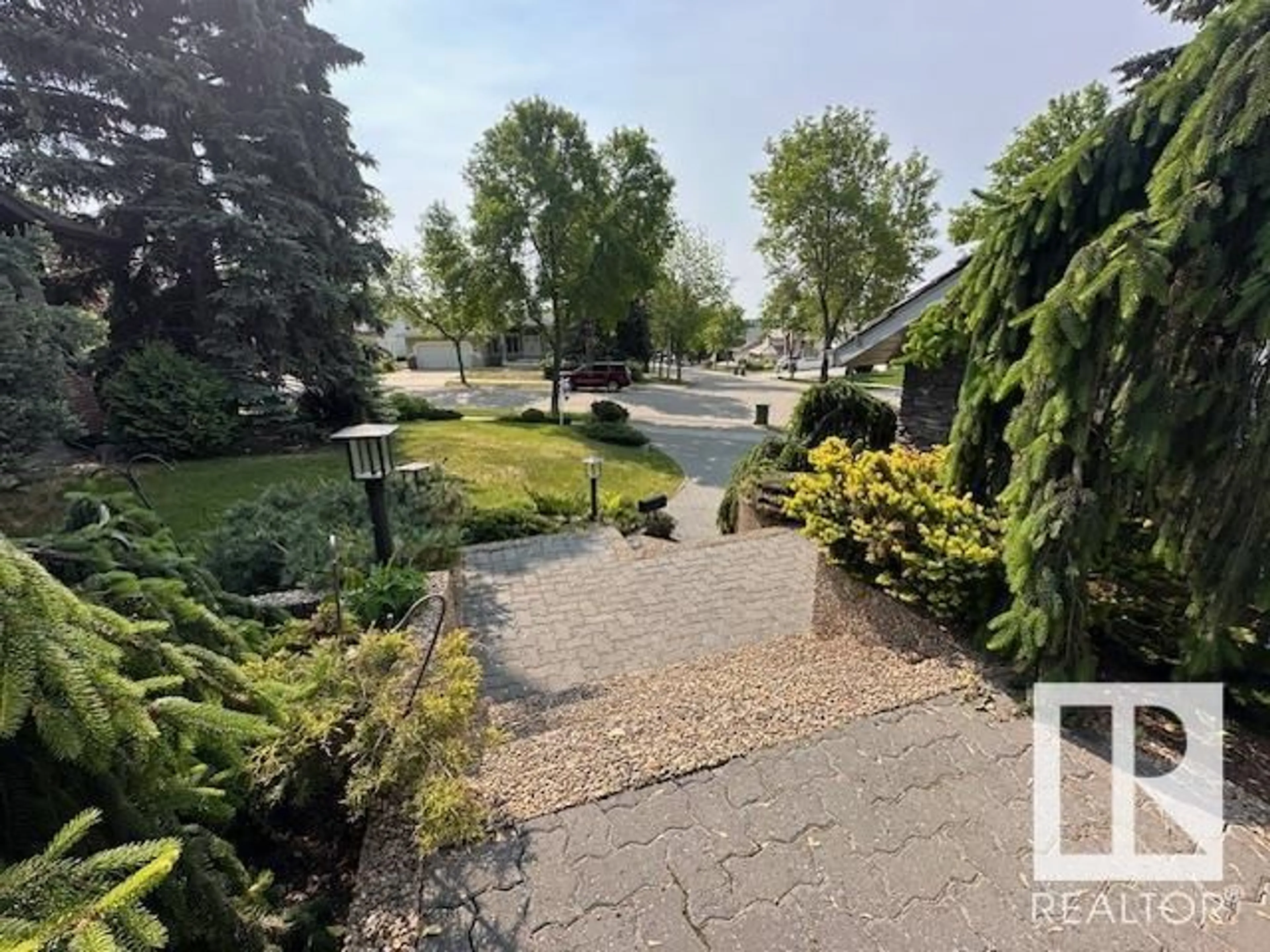 A pic from outside/outdoor area/front of a property/back of a property/a pic from drone, street for 41 IRONWOOD DR, St. Albert Alberta T8N5J2