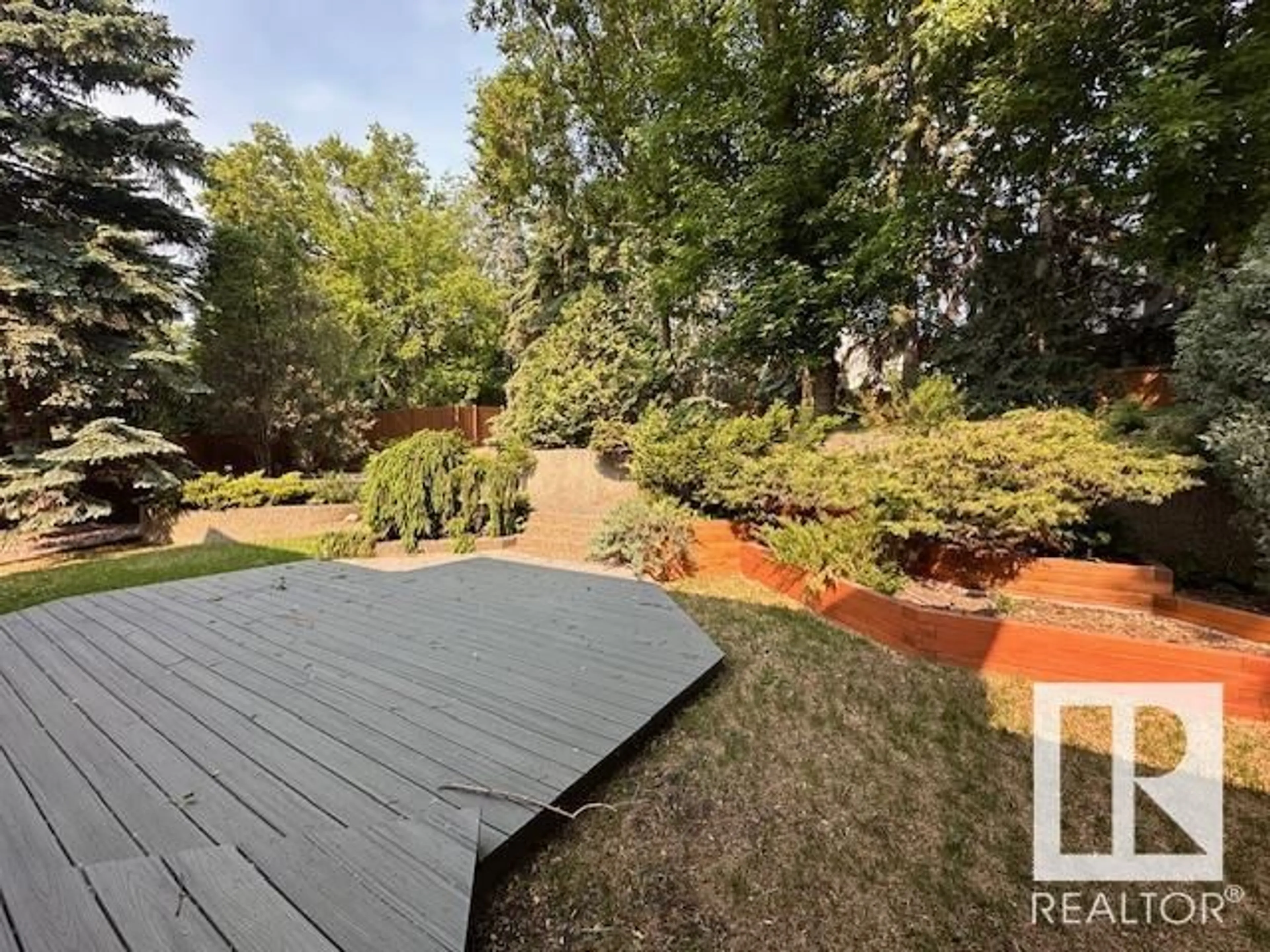 A pic from outside/outdoor area/front of a property/back of a property/a pic from drone, unknown for 41 IRONWOOD DR, St. Albert Alberta T8N5J2