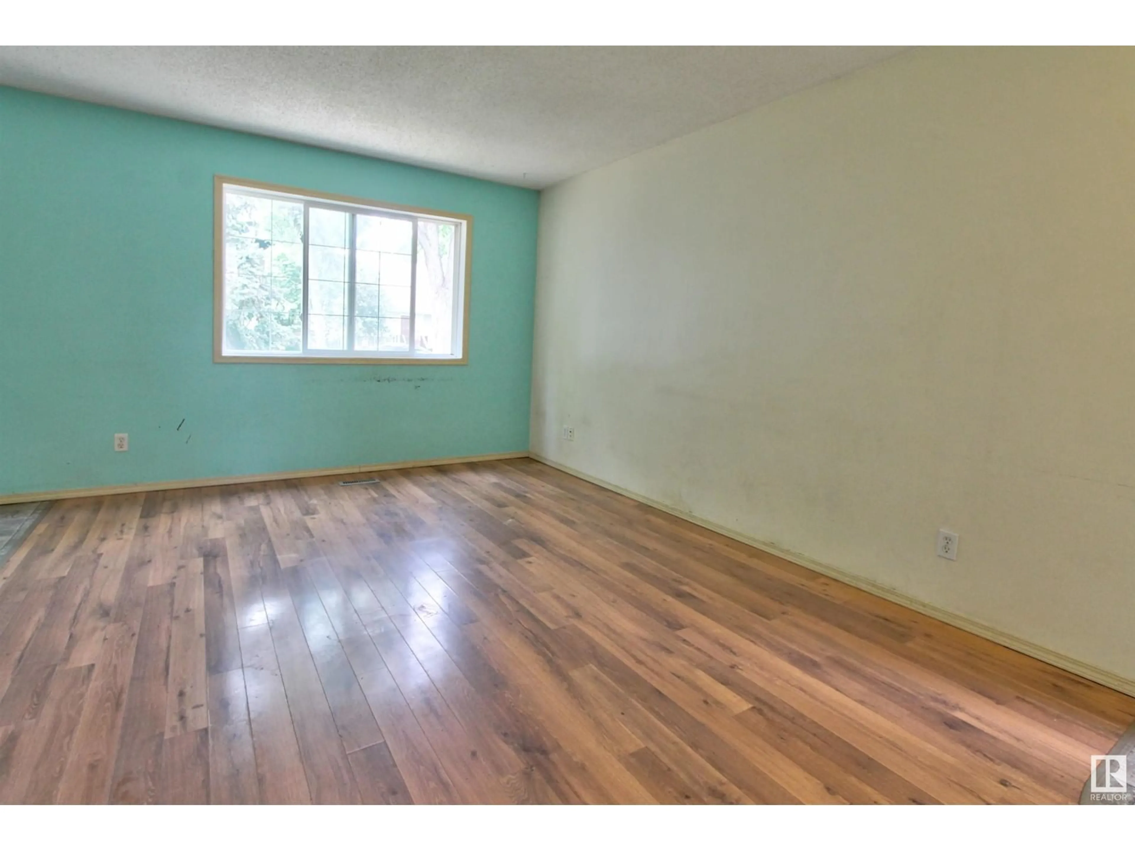 A pic of a room for NW - 12137 123 ST, Edmonton Alberta T5L0H4