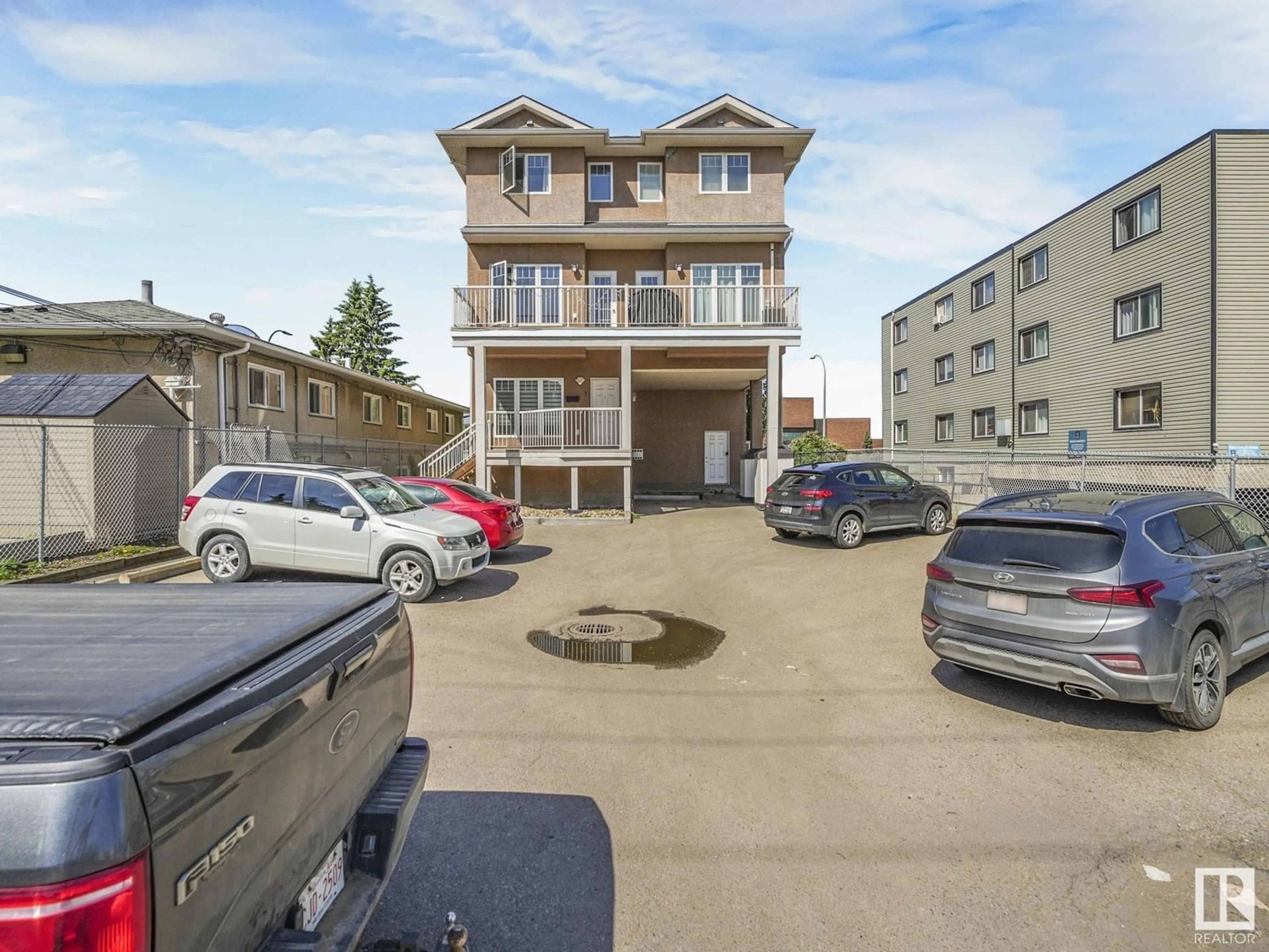 A pic from outside/outdoor area/front of a property/back of a property/a pic from drone, street for #3 - 11811 106 ST NW, Edmonton Alberta T5G2R2