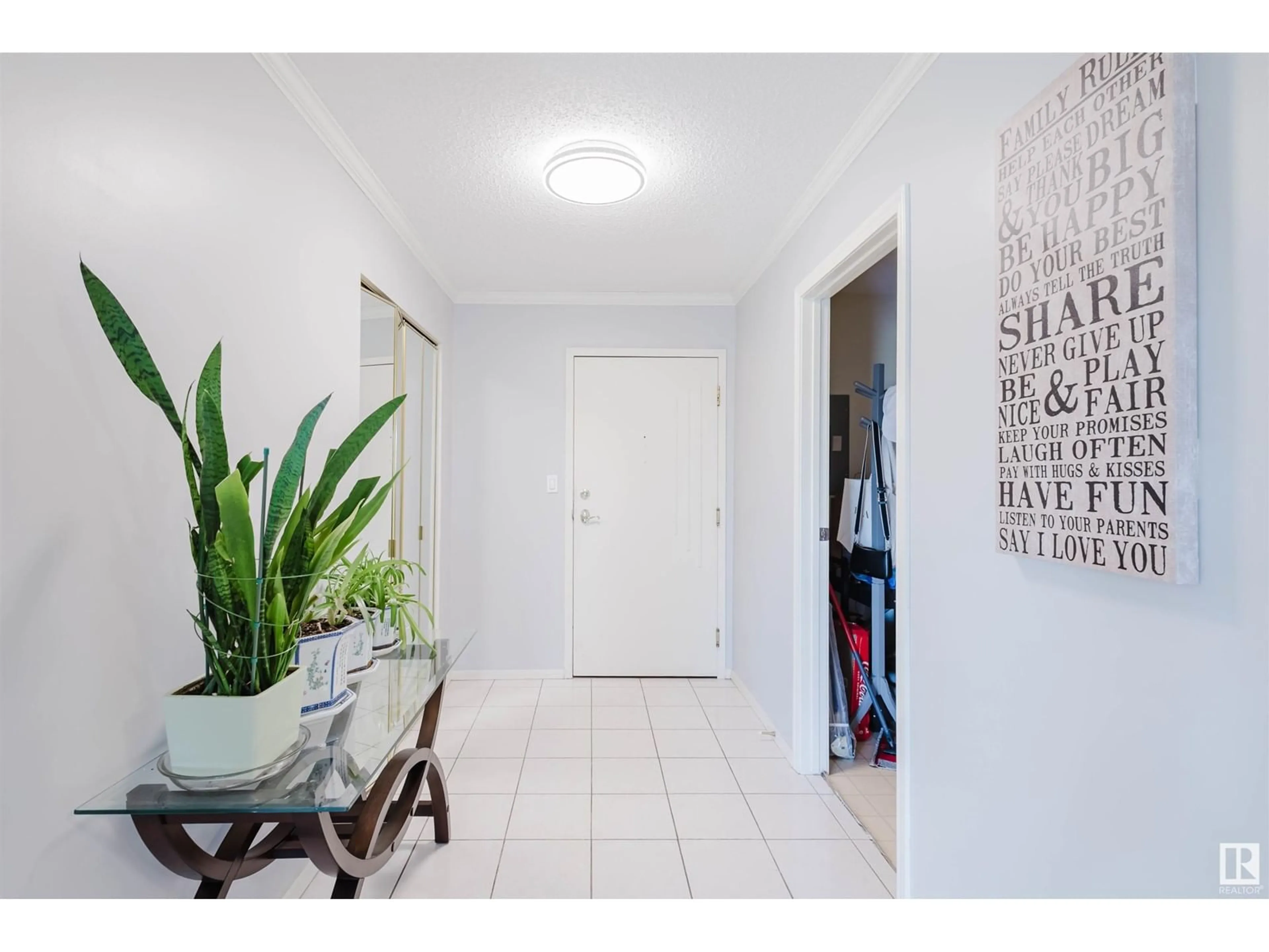 Indoor entryway for 202 - 18020 95 AV, Edmonton Alberta T5T6B2