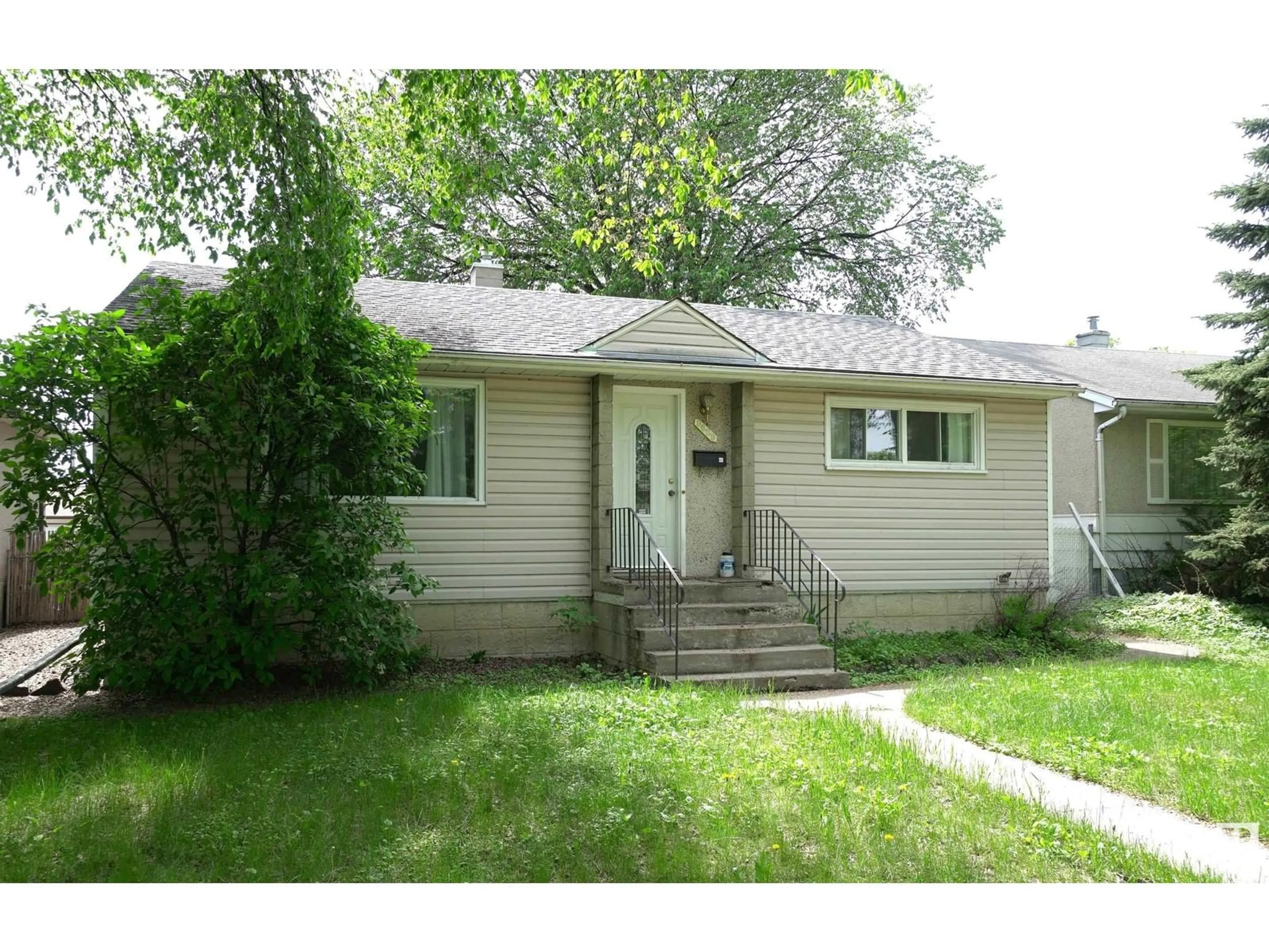 Home with vinyl exterior material, street for 9639 64 AV, Edmonton Alberta T6E0J2