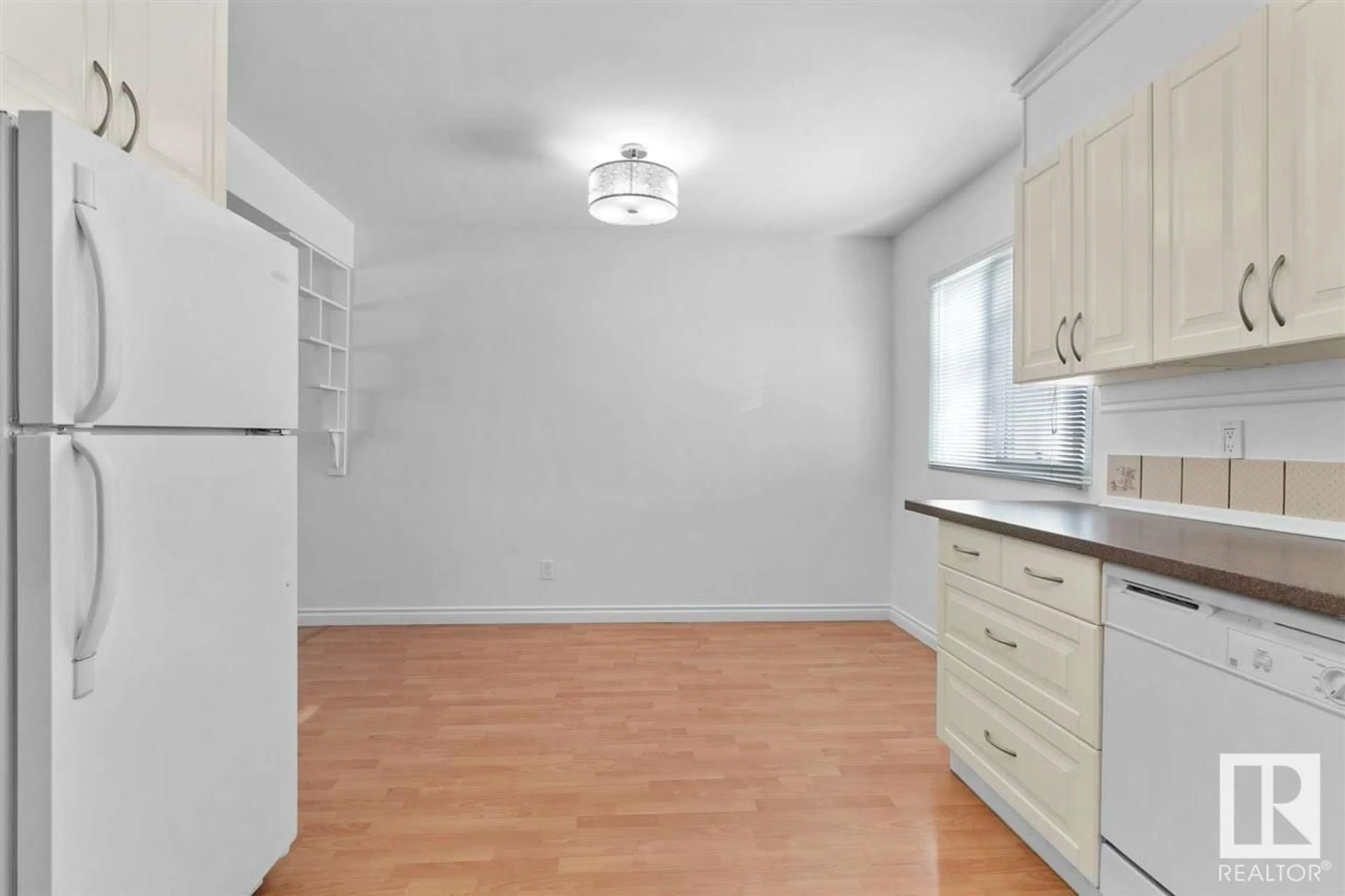 Standard kitchen, unknown for 9639 64 AV, Edmonton Alberta T6E0J2