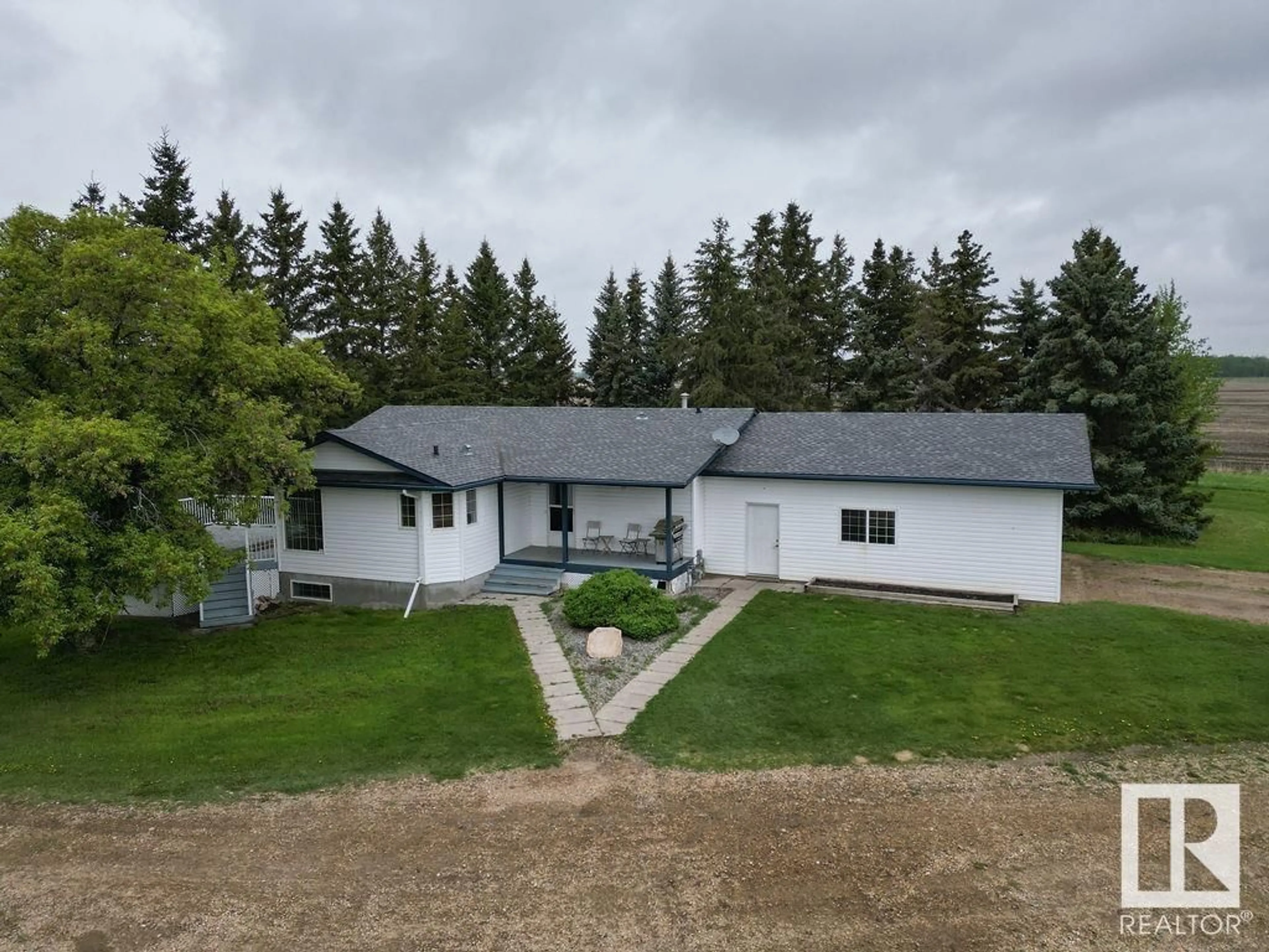 A pic from outside/outdoor area/front of a property/back of a property/a pic from drone, unknown for 60319 RGE RD 252, Rural Westlock County Alberta T0G0P0