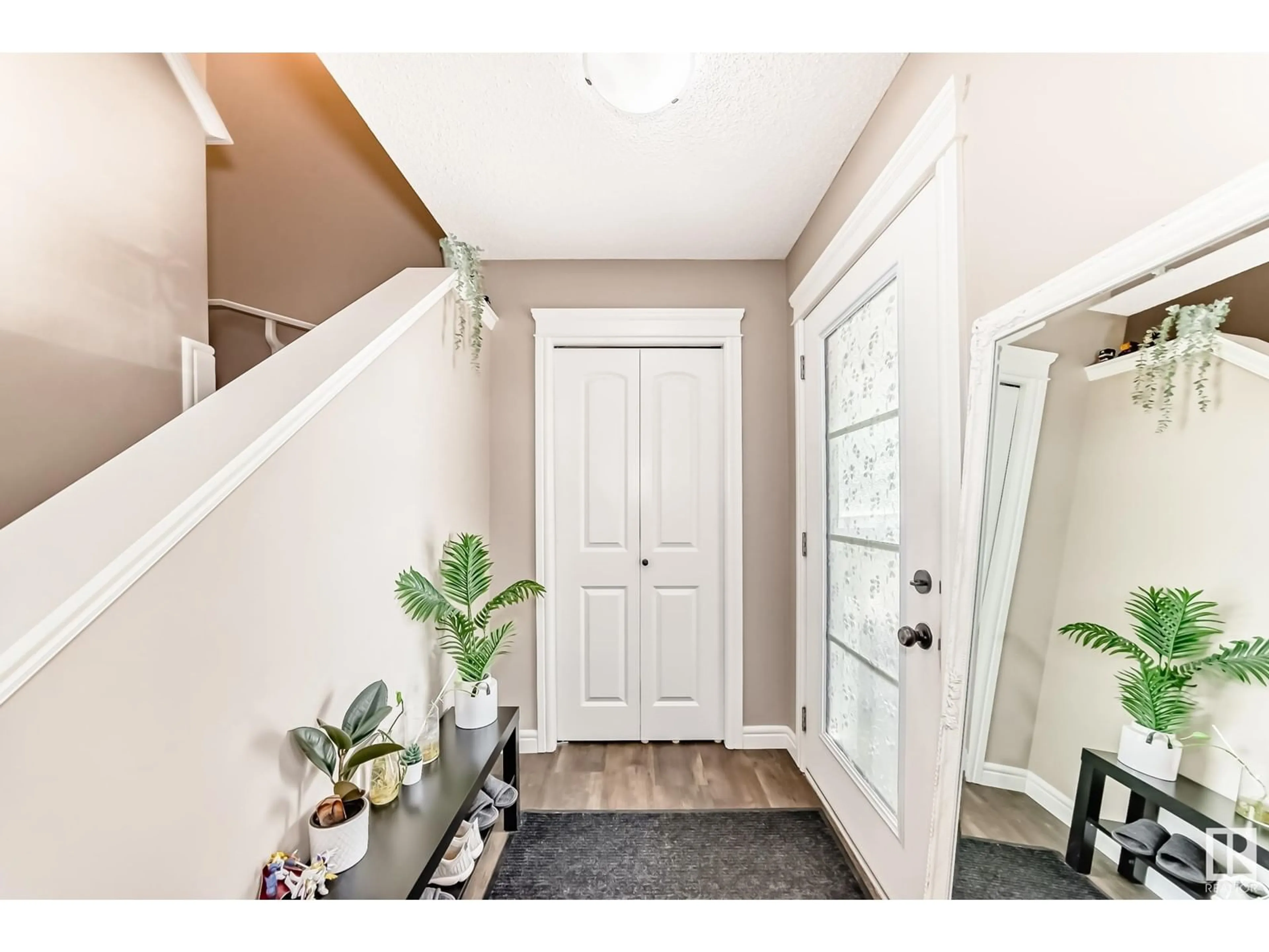 Indoor entryway for 2341 CASEY CR, Edmonton Alberta T6W3M9