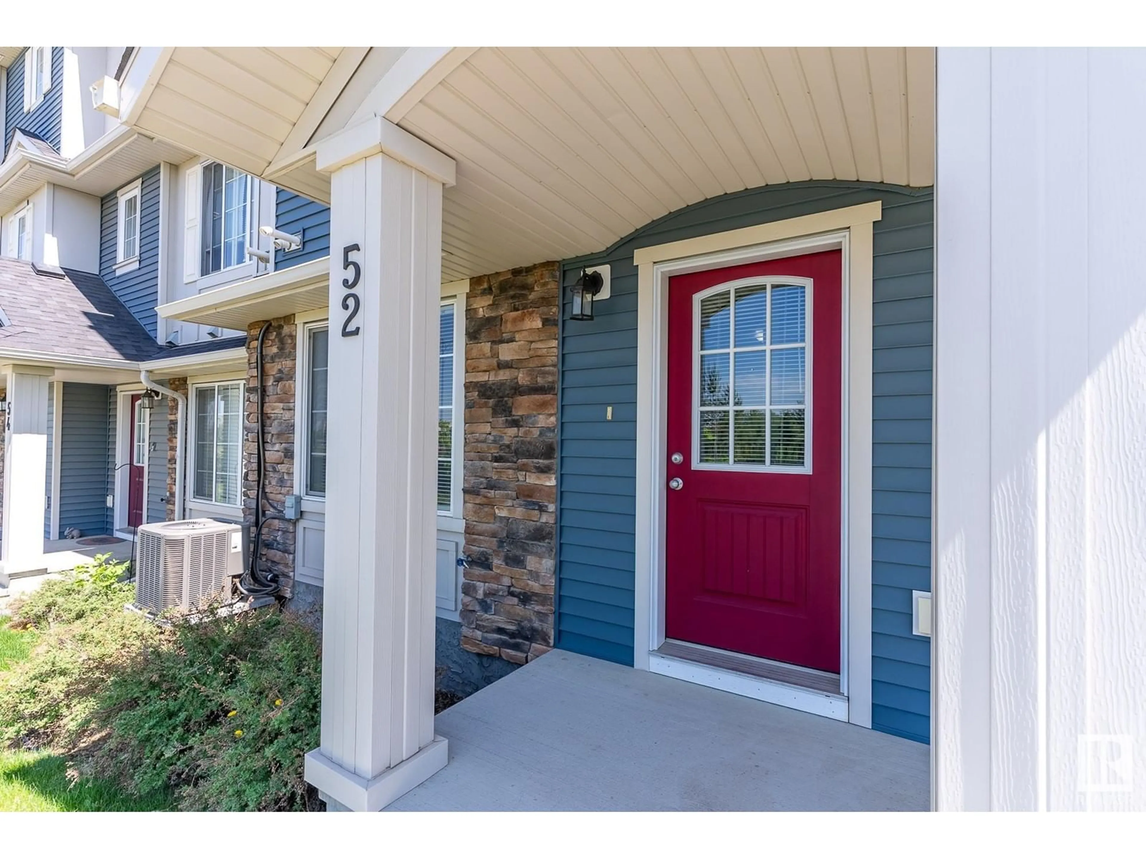 Indoor entryway for 52 AUGUSTINE CR, Sherwood Park Alberta T8H0Z8