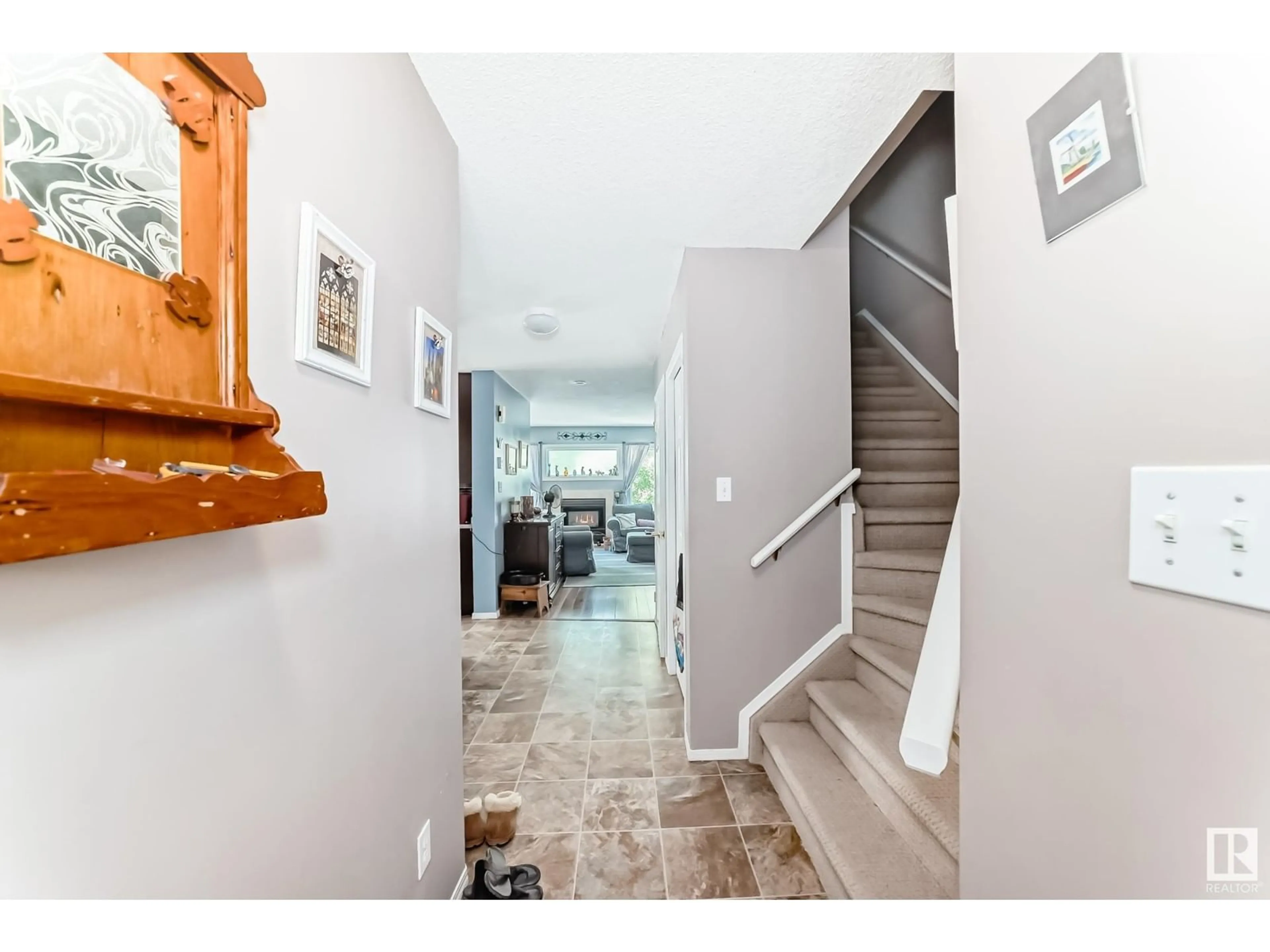 Indoor entryway for 501 - 53 YOUVILLE E, Edmonton Alberta T6L6T8