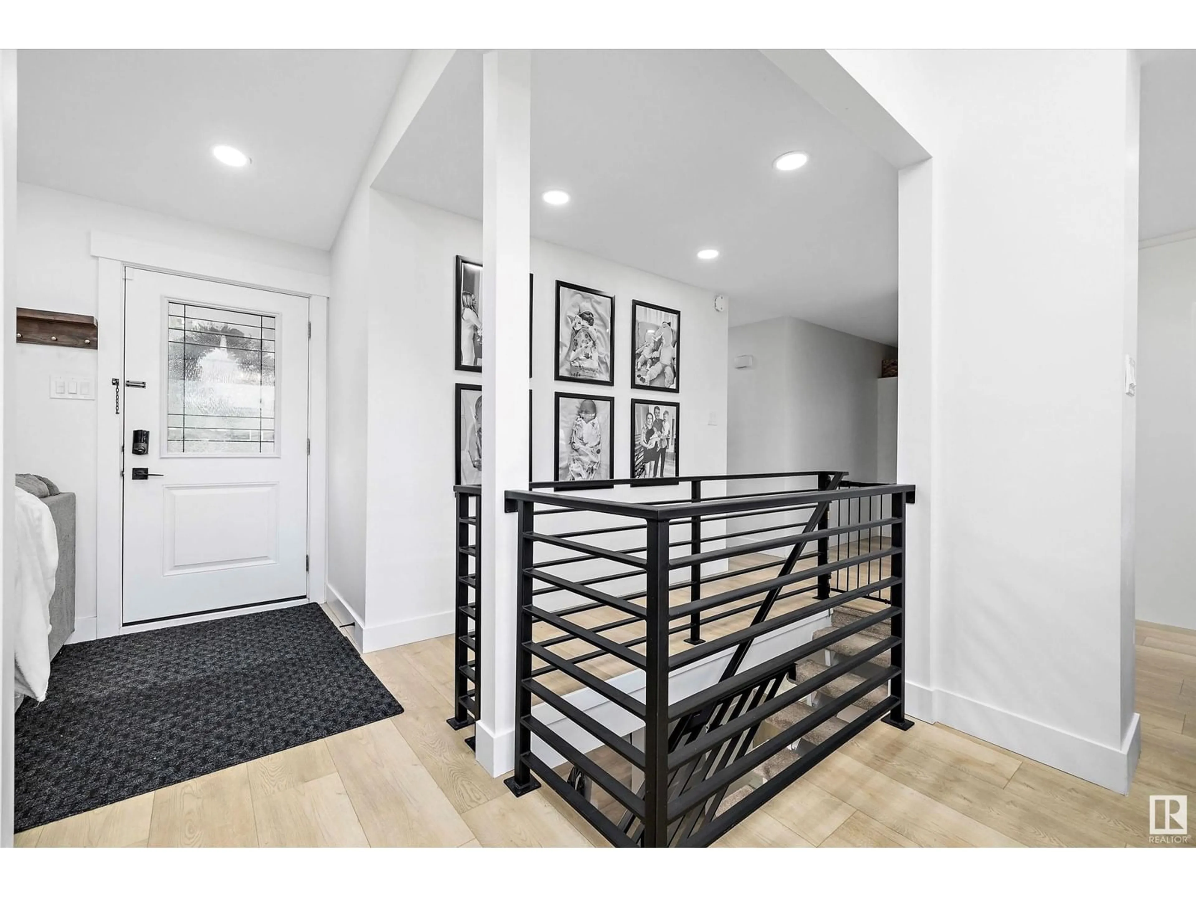 Indoor entryway for 6916 97 AV, Edmonton Alberta T6B1C7