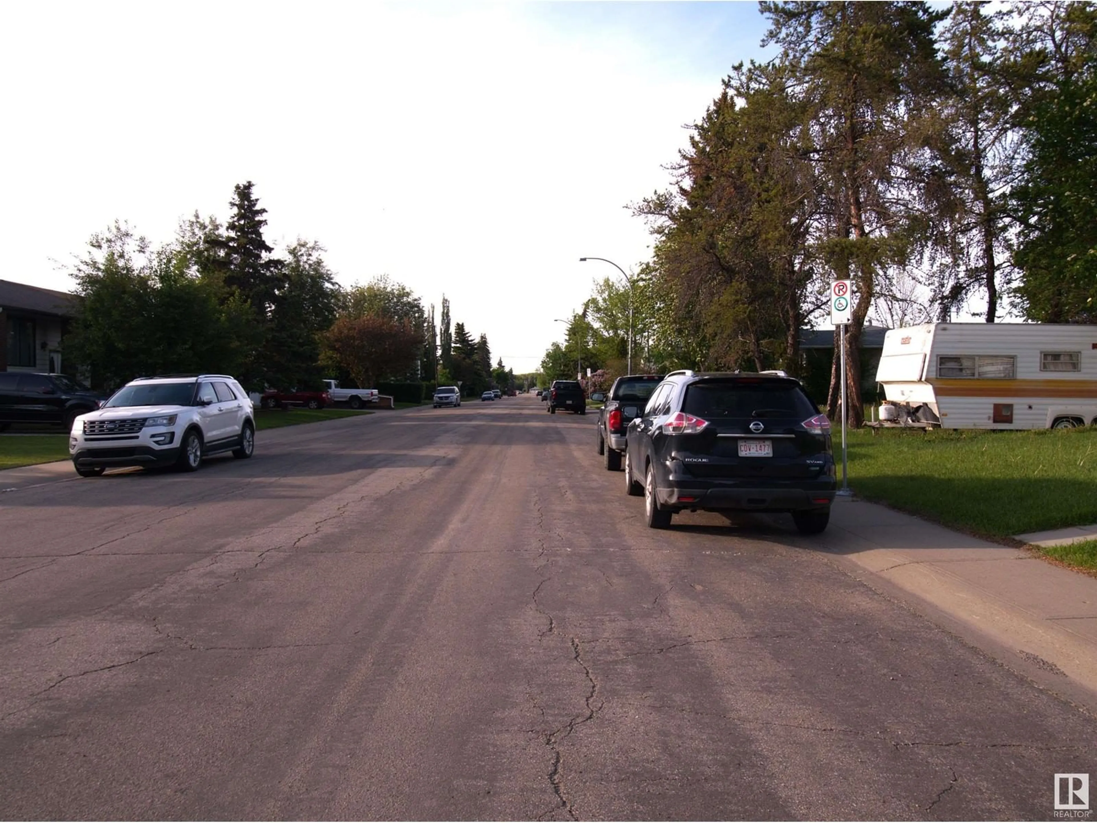 Parking for 10719 152 STREET, Edmonton Alberta T5P1Z2