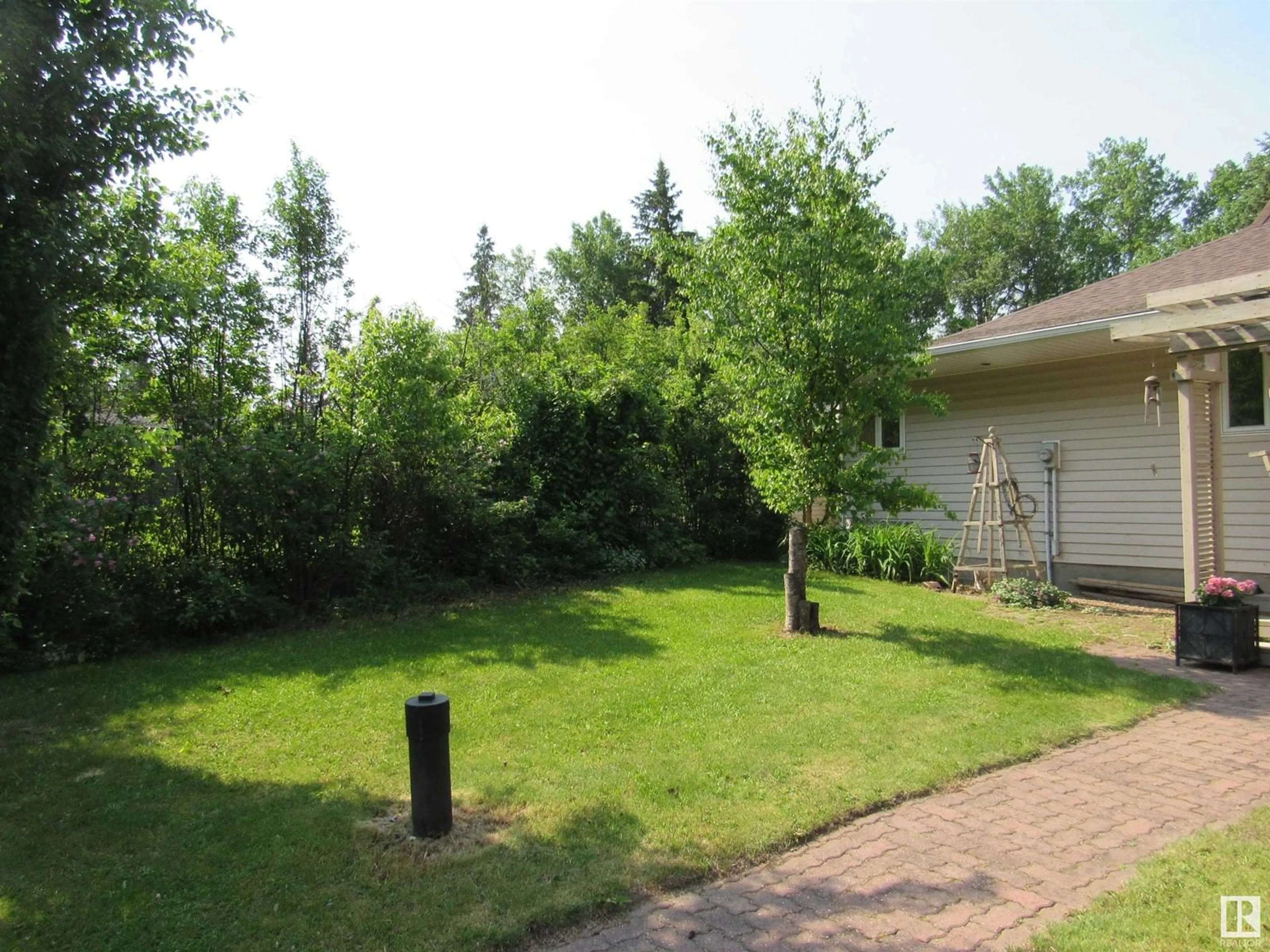 Patio, street for 225 - 5415 TWP RD 594, Rural Barrhead County Alberta T7N1N3